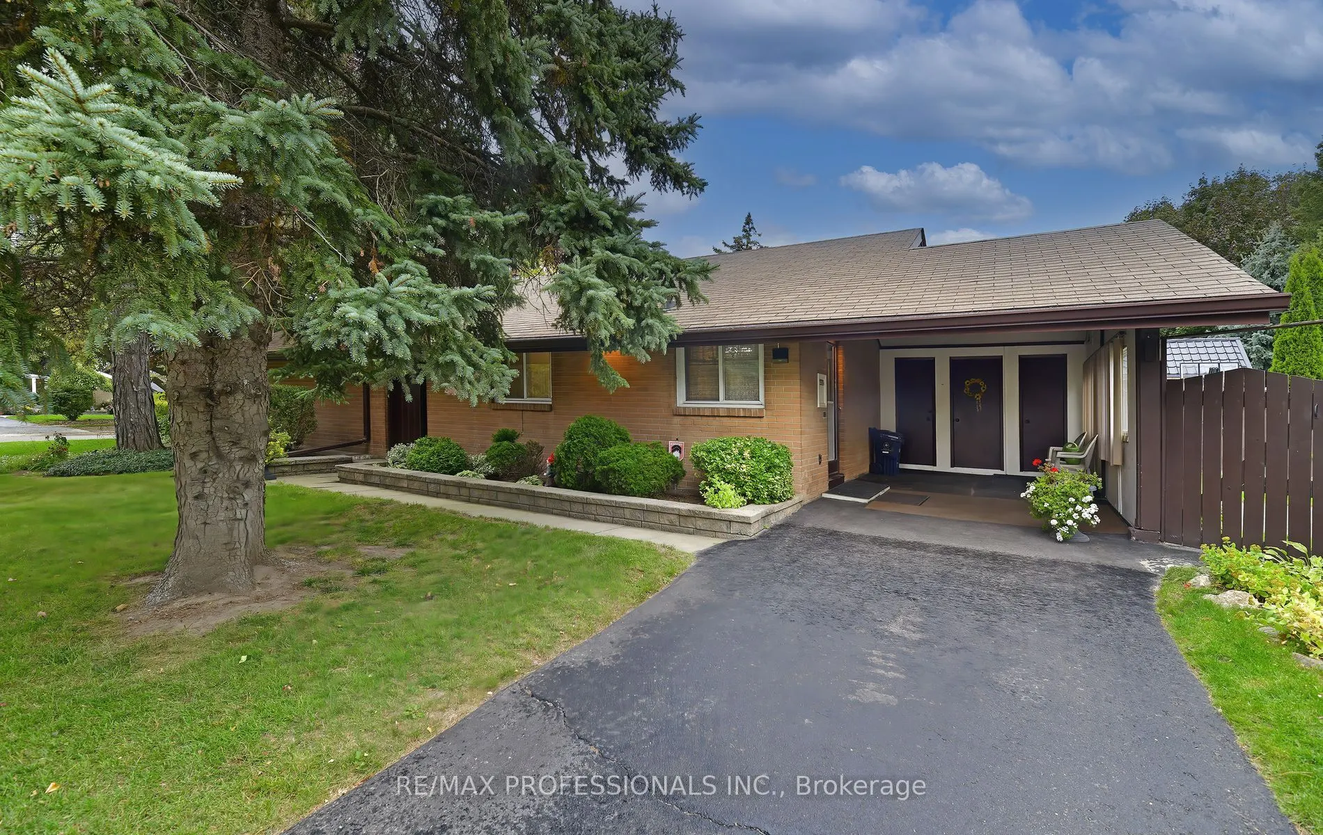 2 Lesterwood Crescent