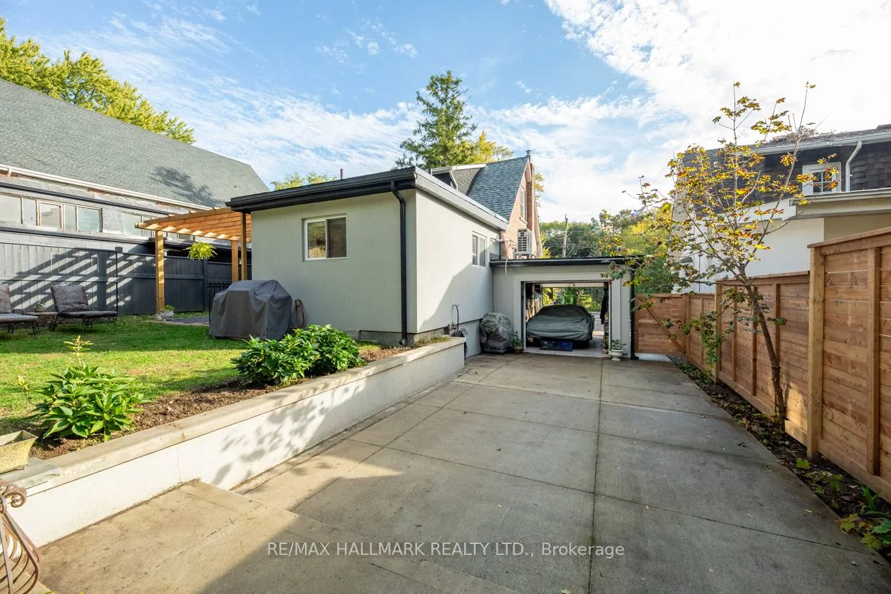 110 Lakeside Avenue