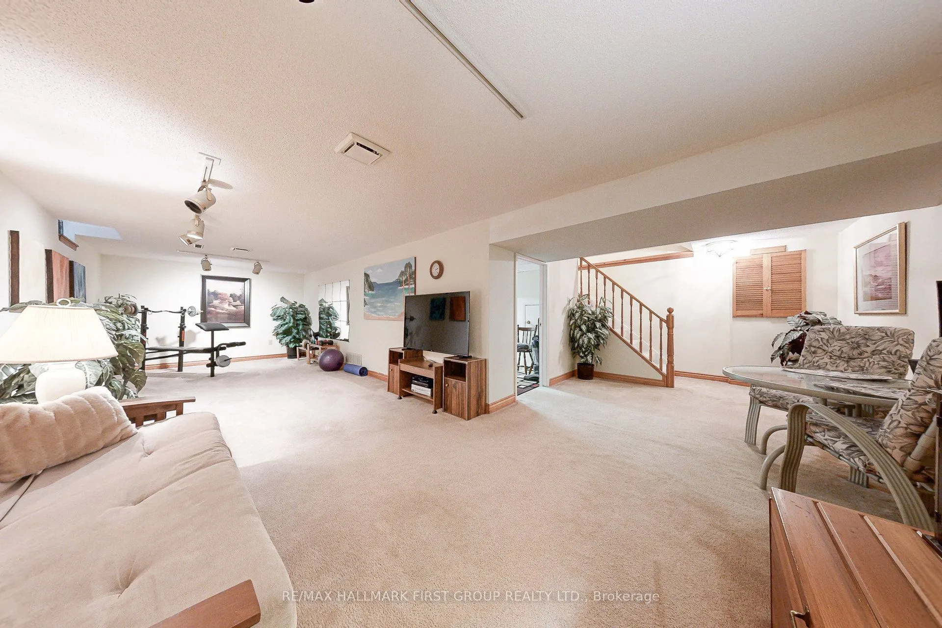 512 Creekview Circle