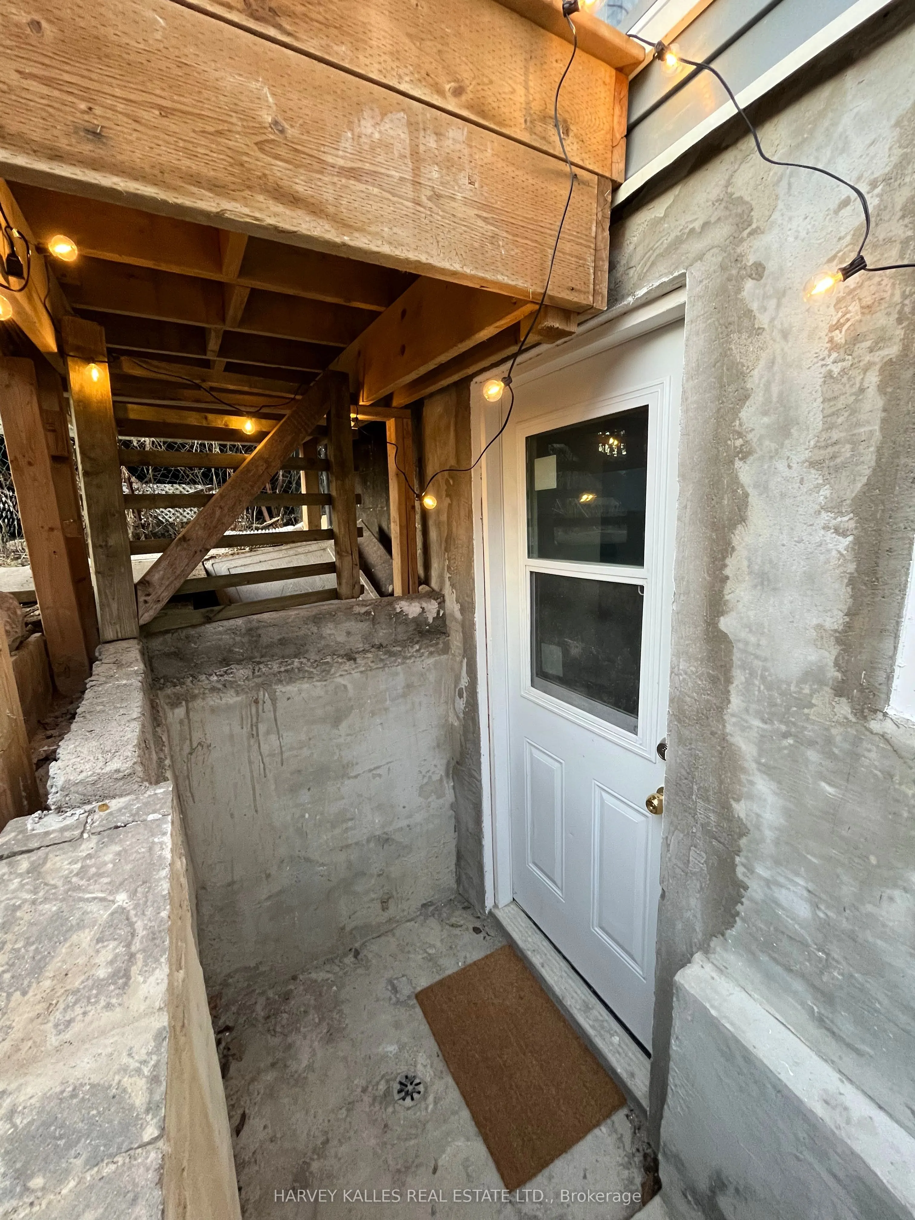 26 Leyton Avenue, #Lower