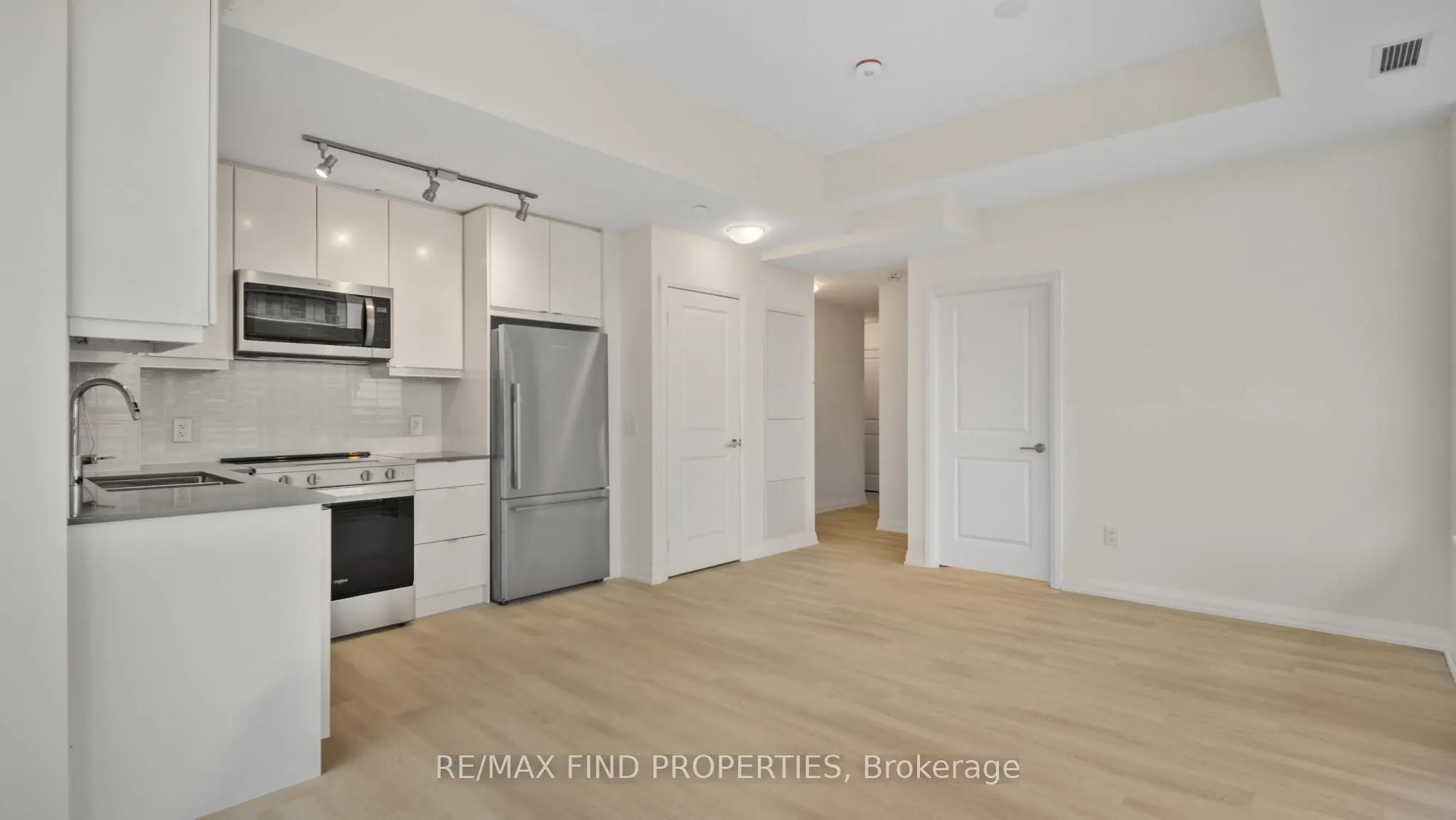 3260 Sheppard Avenue E, #1002
