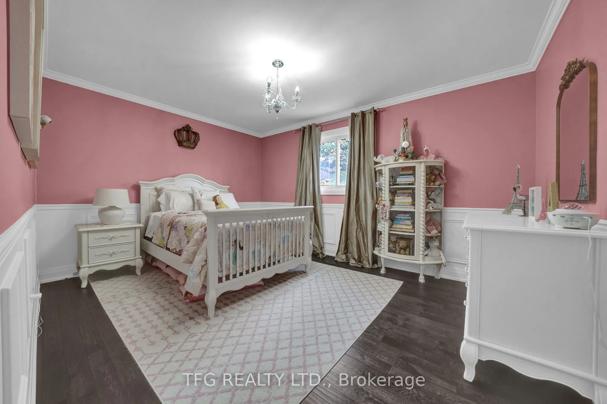32 Falstaff Crescent
