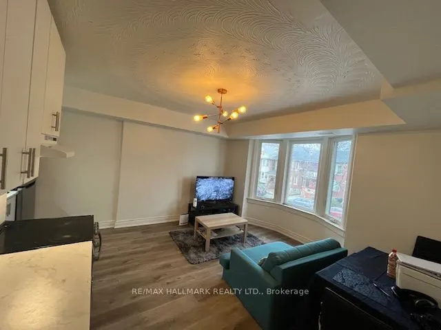 376 Woodbine Avenue, #3