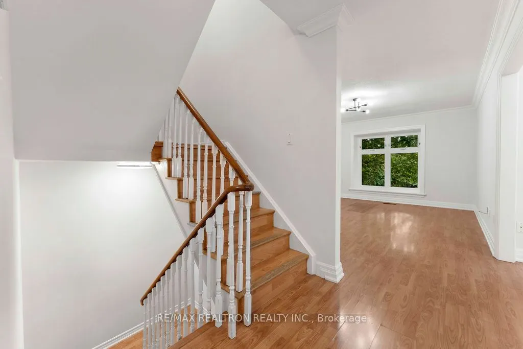 44 Hood Crescent