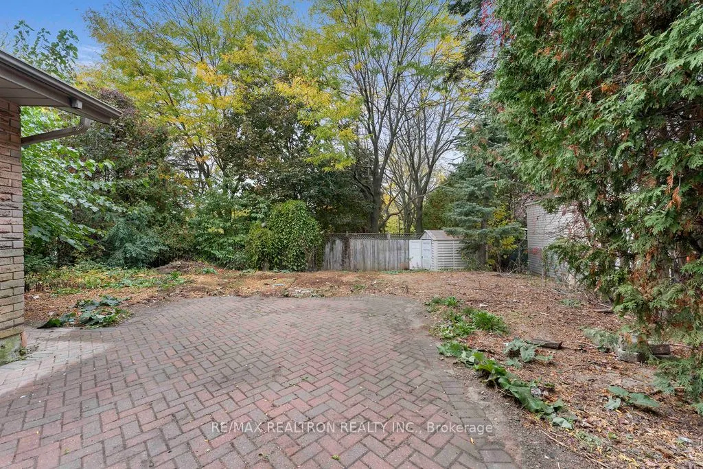 44 Hood Crescent