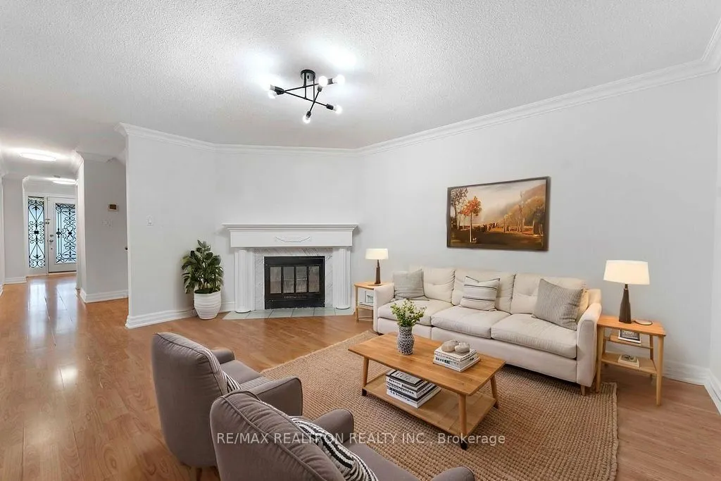 44 Hood Crescent