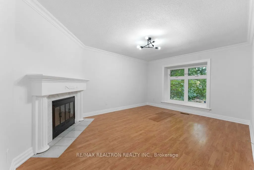 44 Hood Crescent