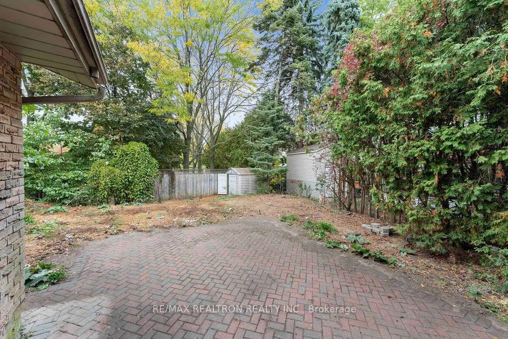 44 Hood Crescent