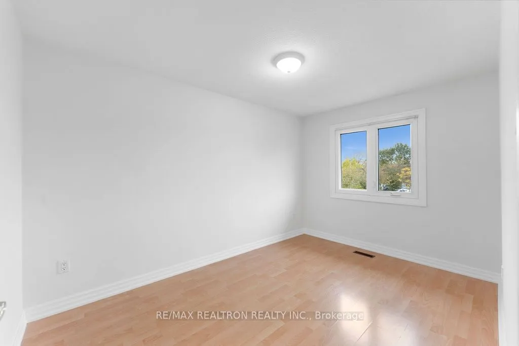 44 Hood Crescent