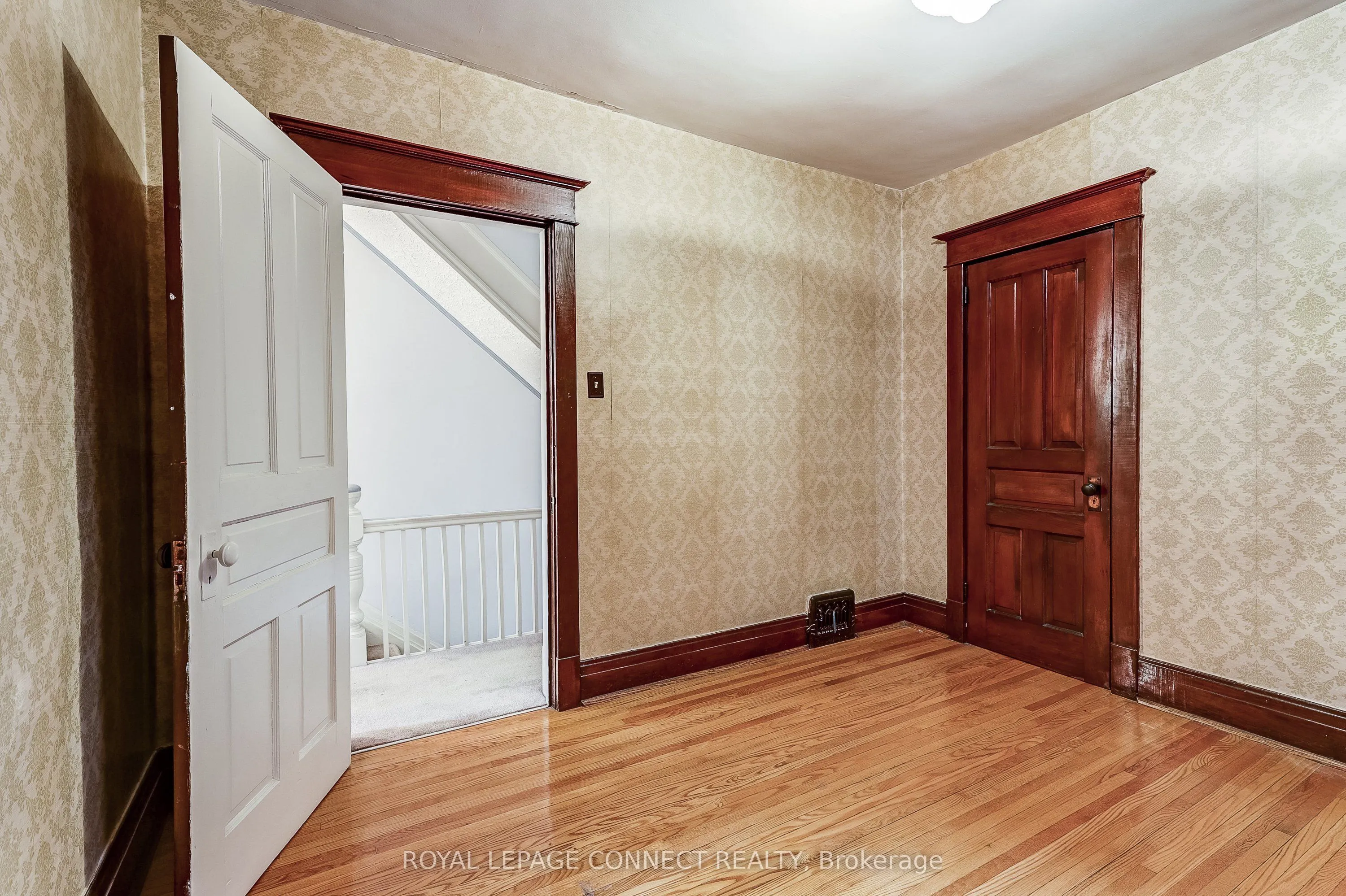 38 Woodycrest Avenue