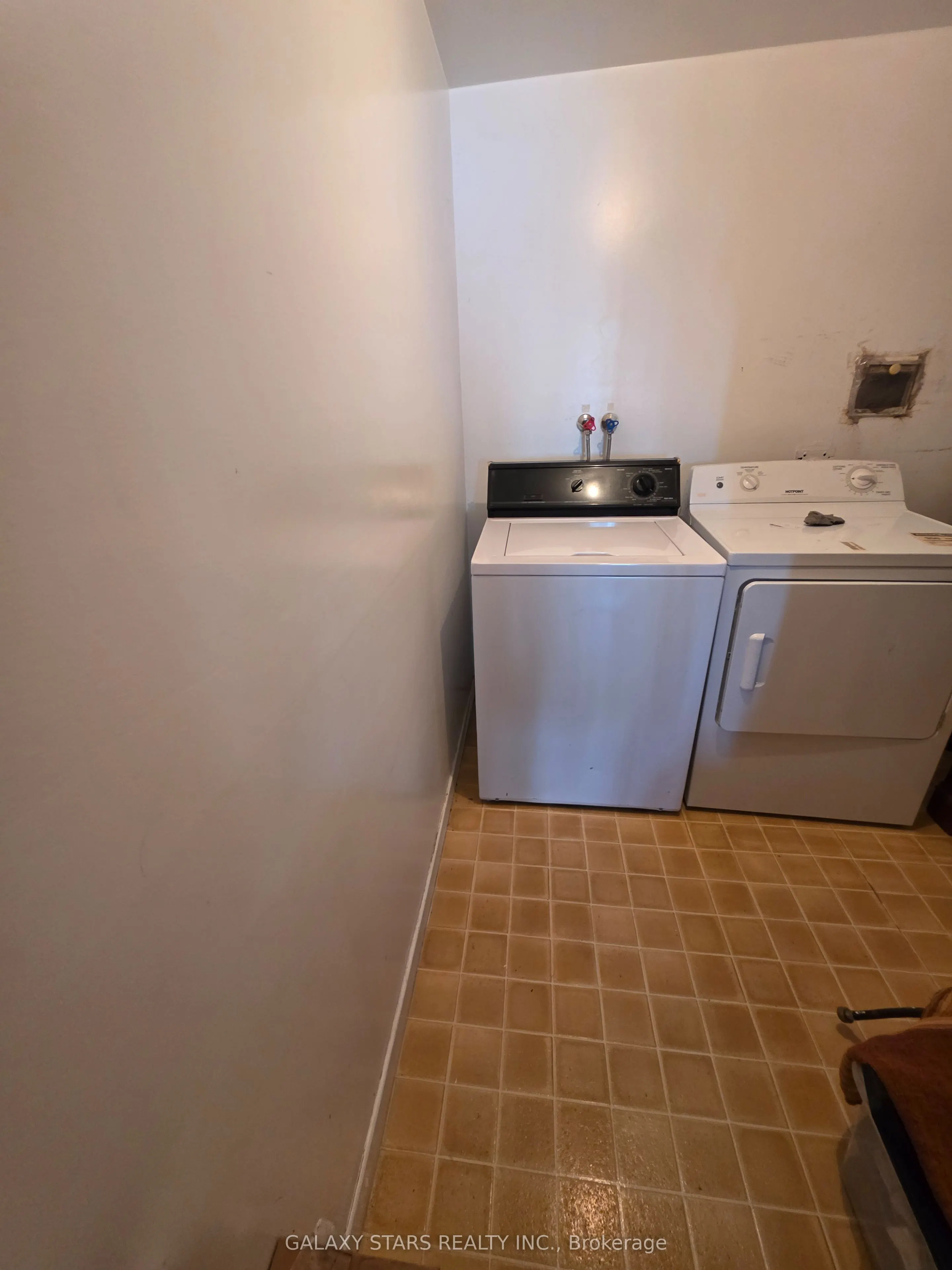 39 Kimbercroft Court, #803