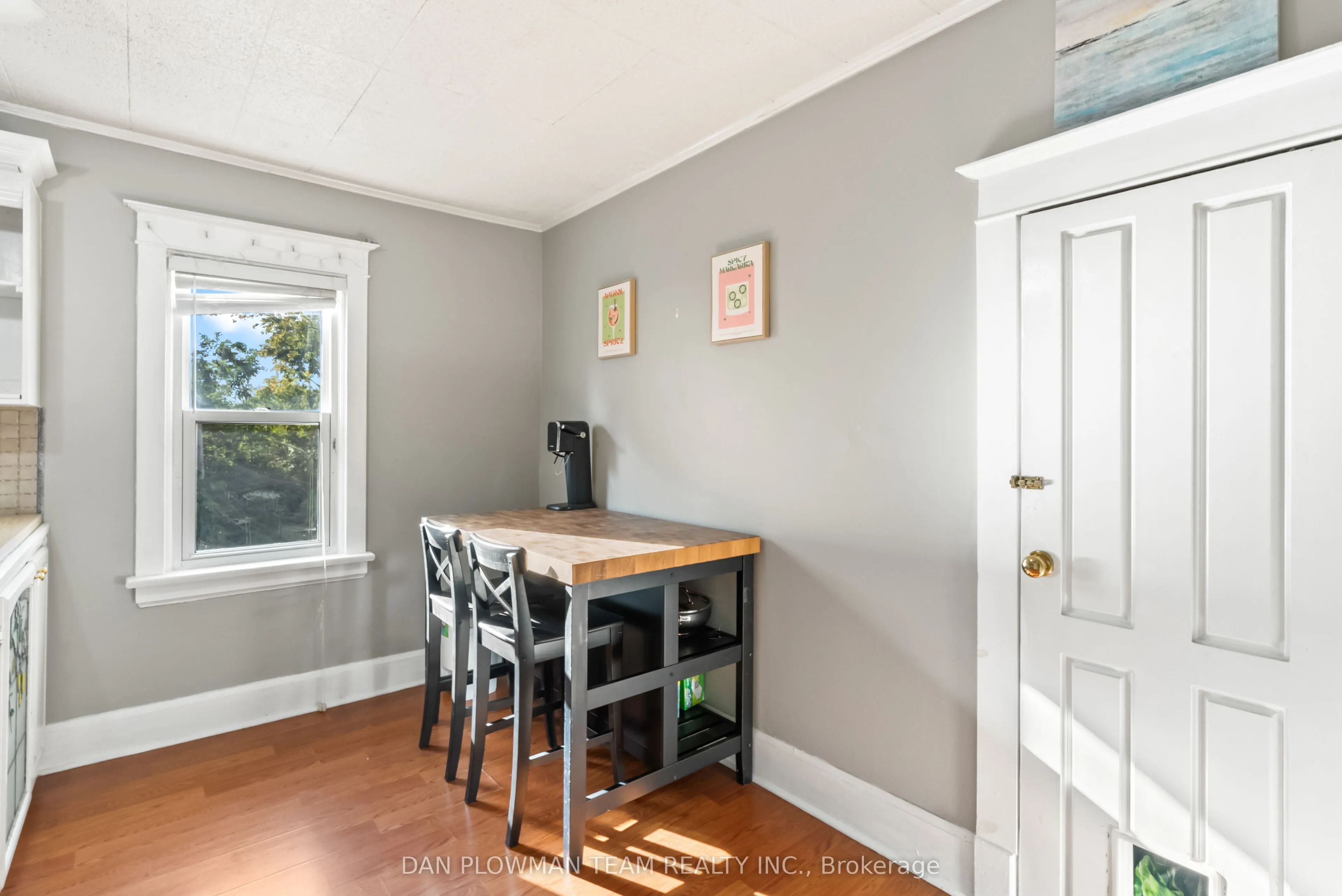 62 Park Road S