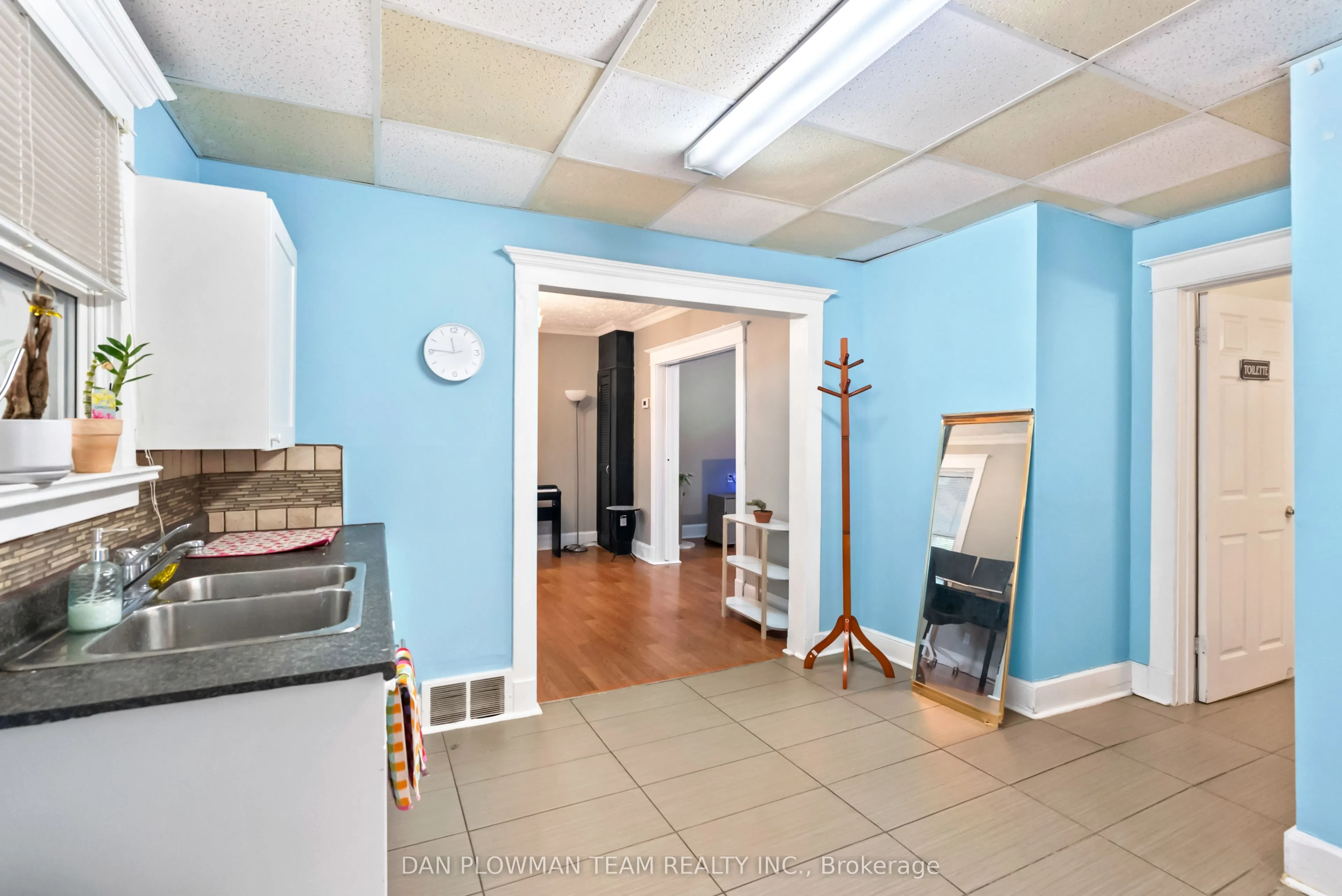 62 Park Road S