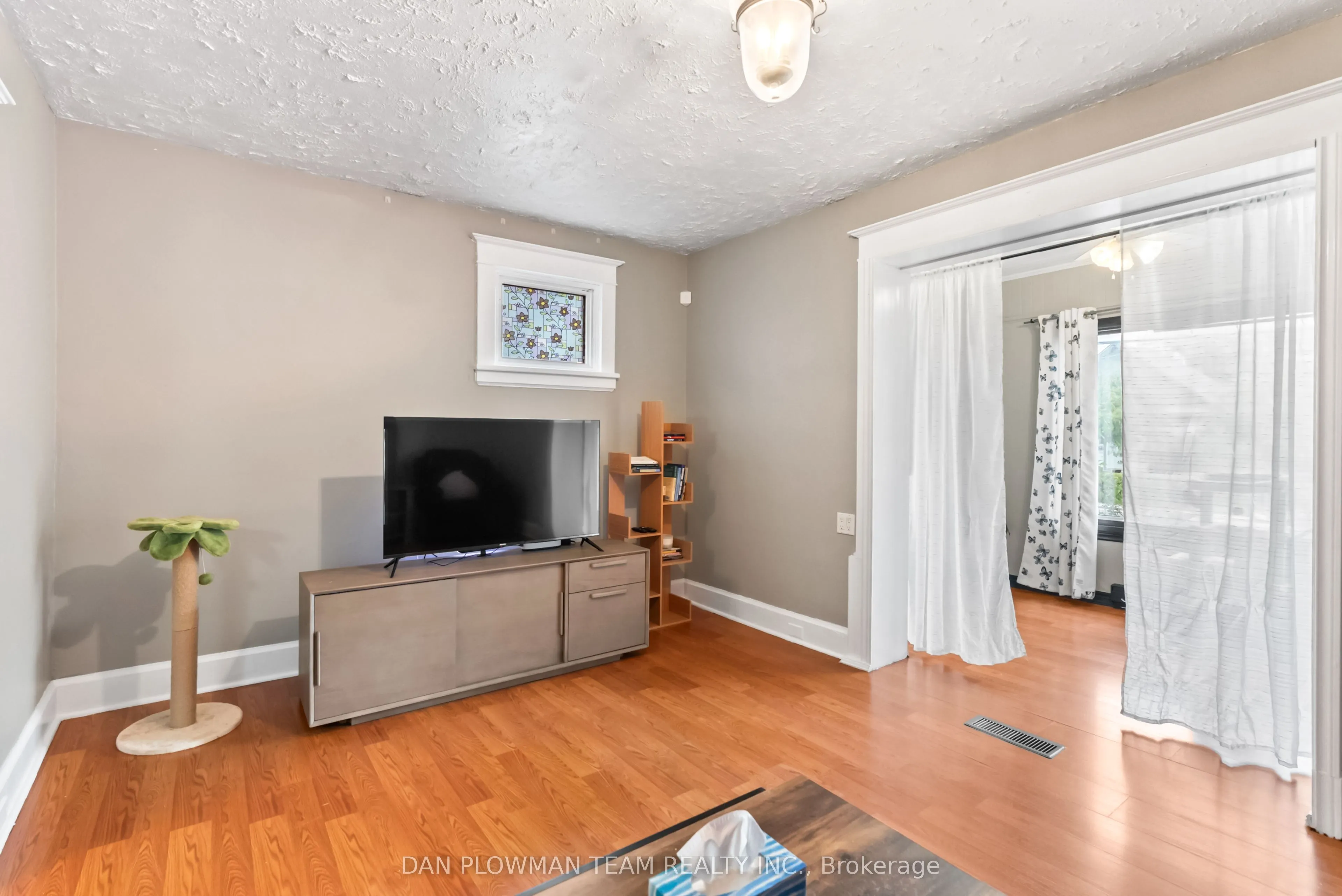 62 Park Road S