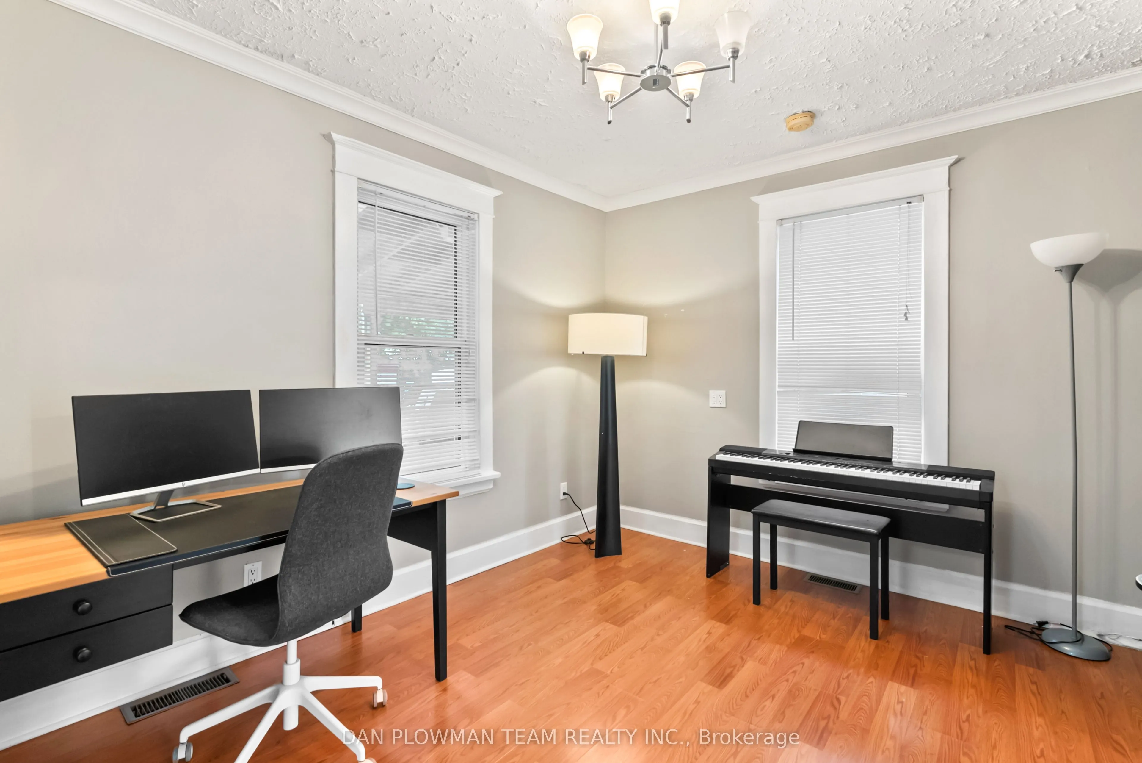 62 Park Road S