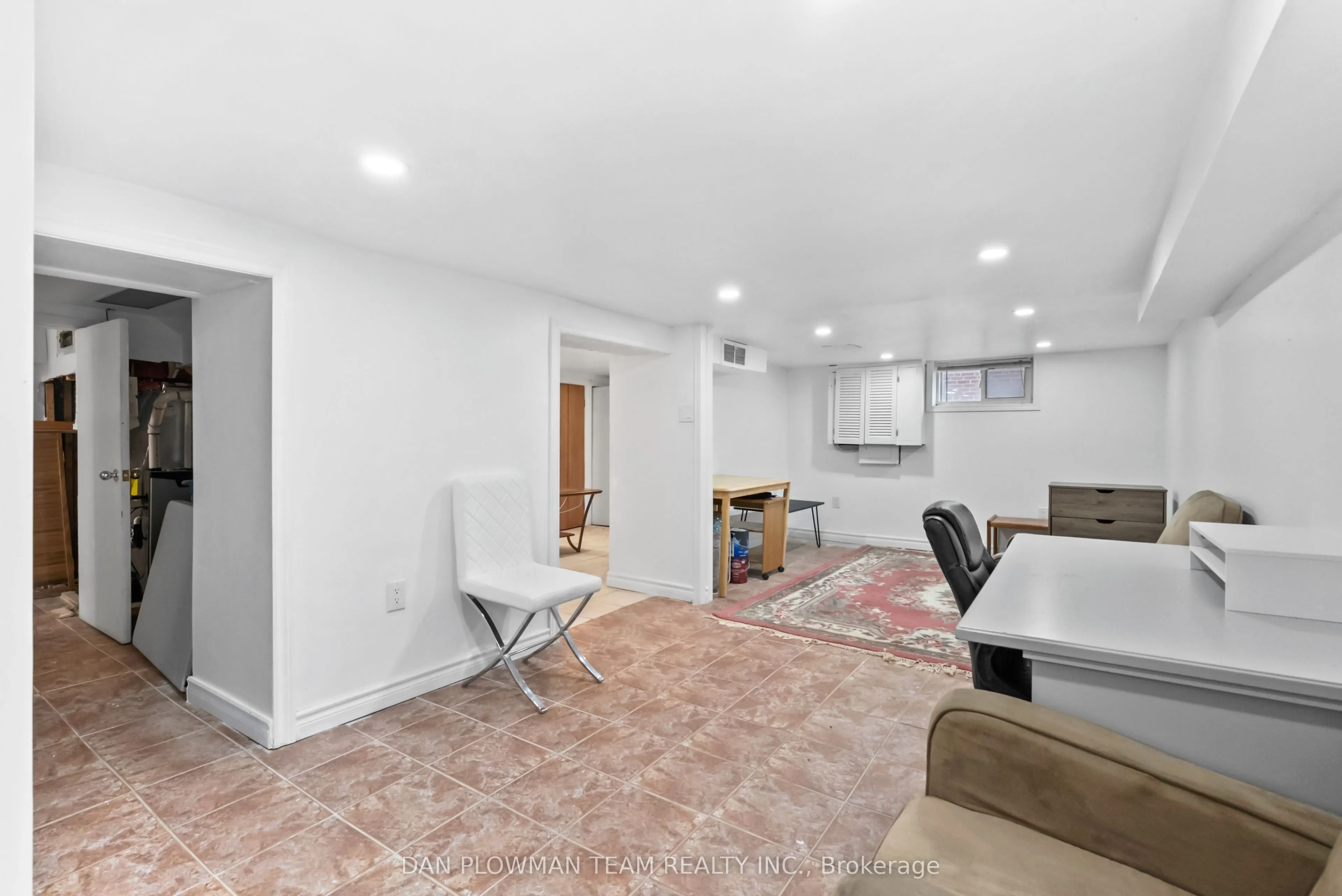 62 Park Road S