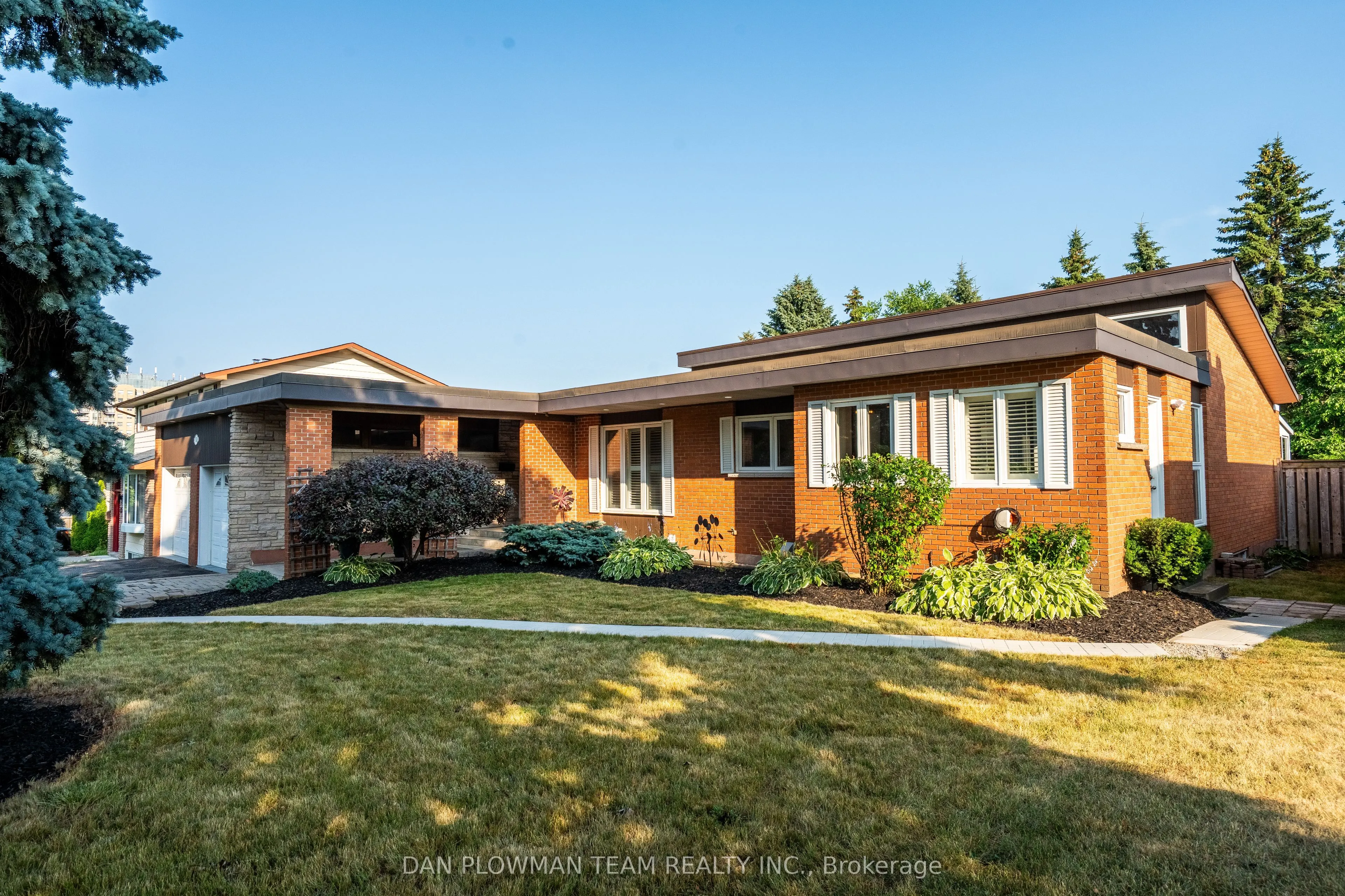 83 Sherwood Road E