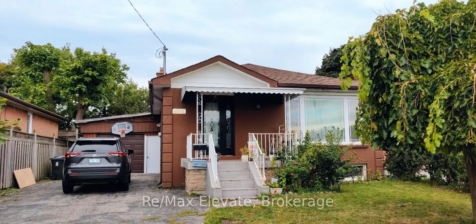 1562 Warden Avenue