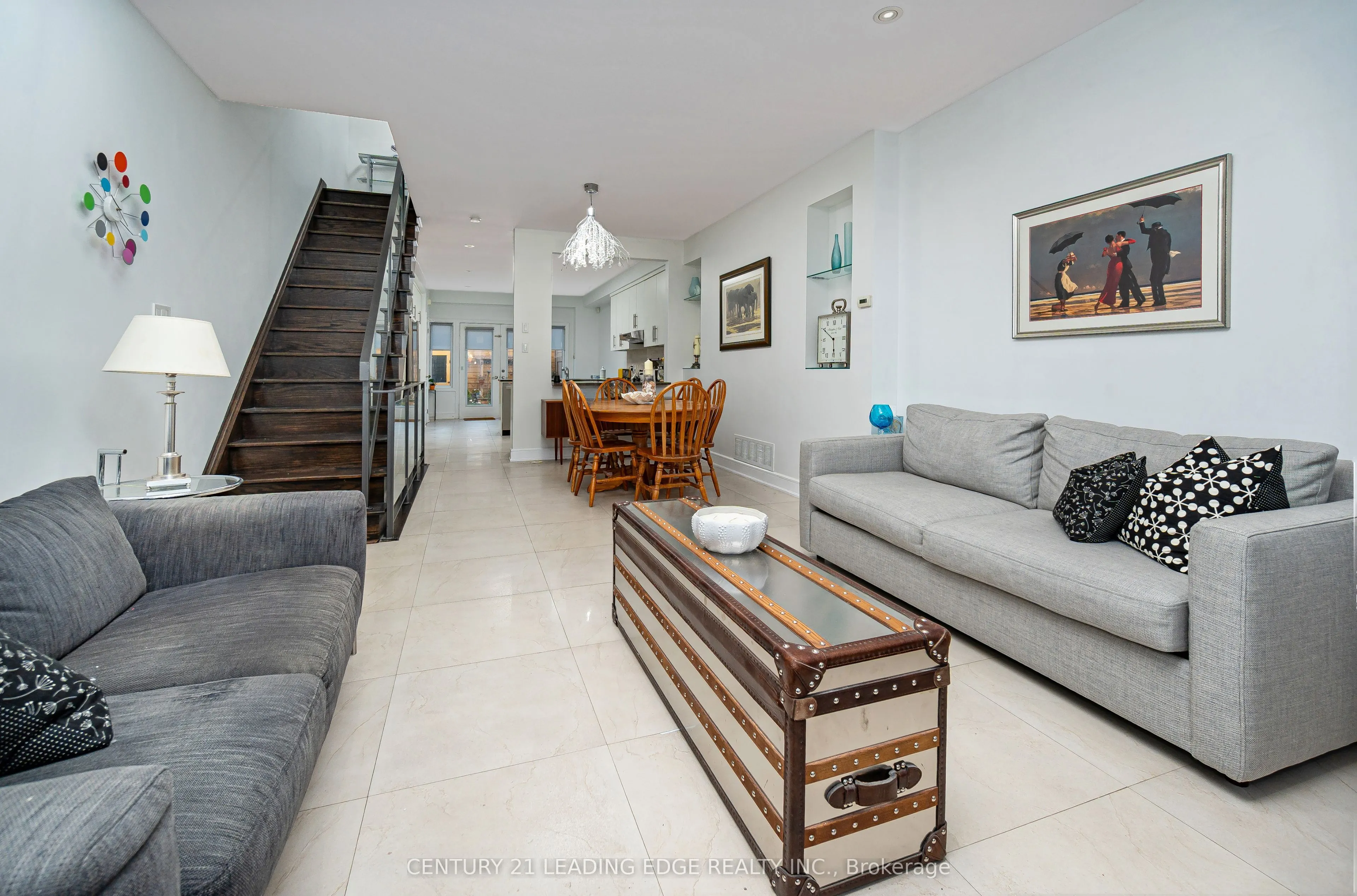 82 Woodbine Avenue