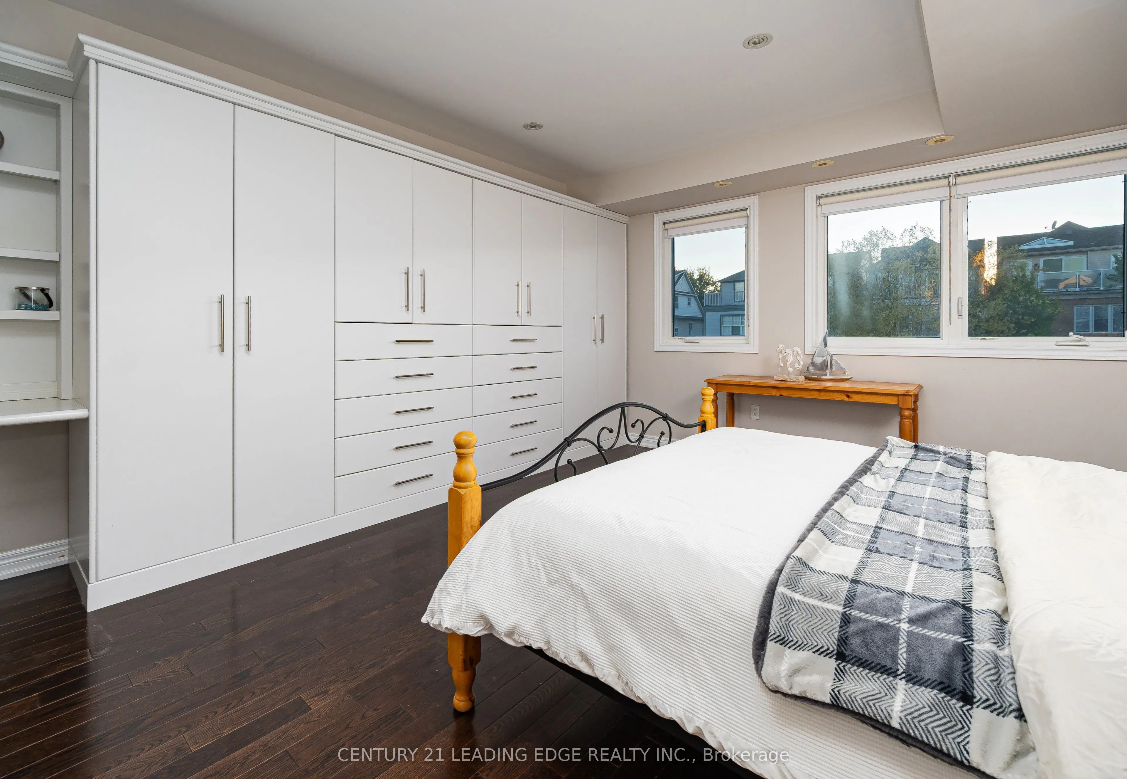 82 Woodbine Avenue