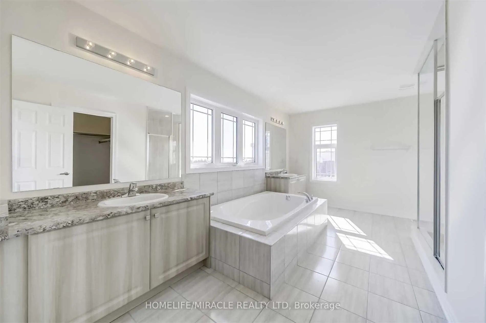 2437 Hibiscus Drive
