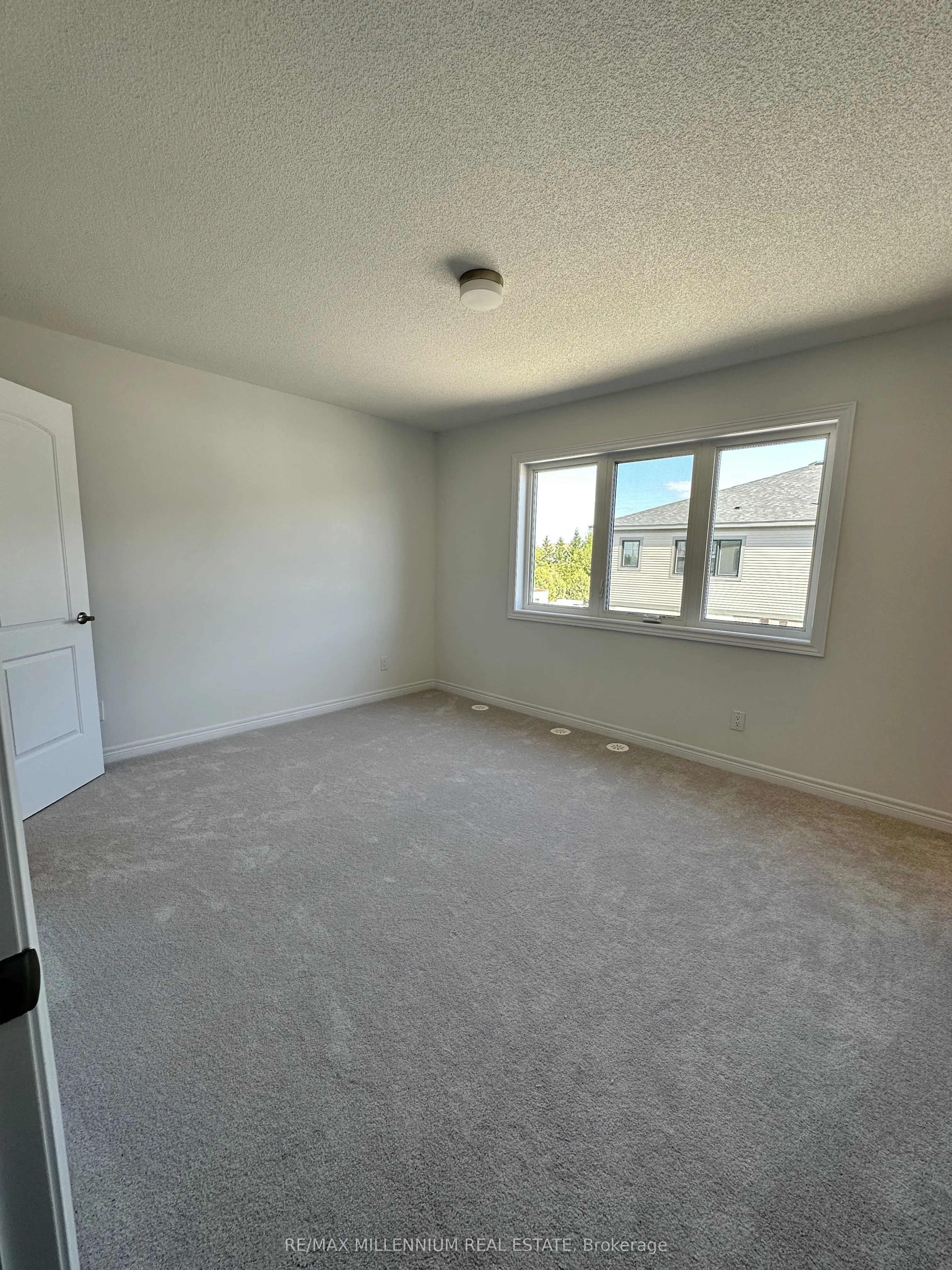 50 Sorbara Way W