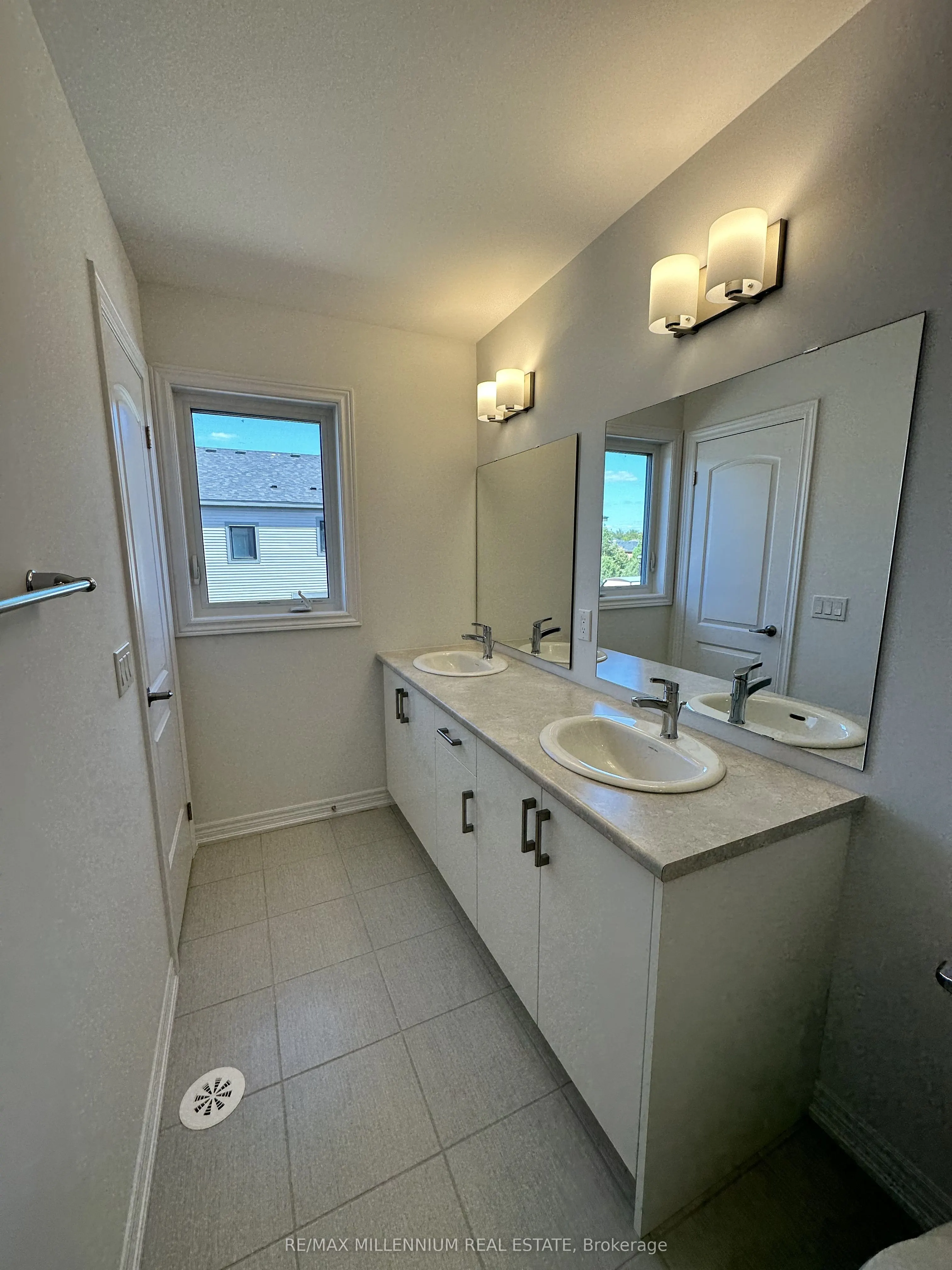 50 Sorbara Way W