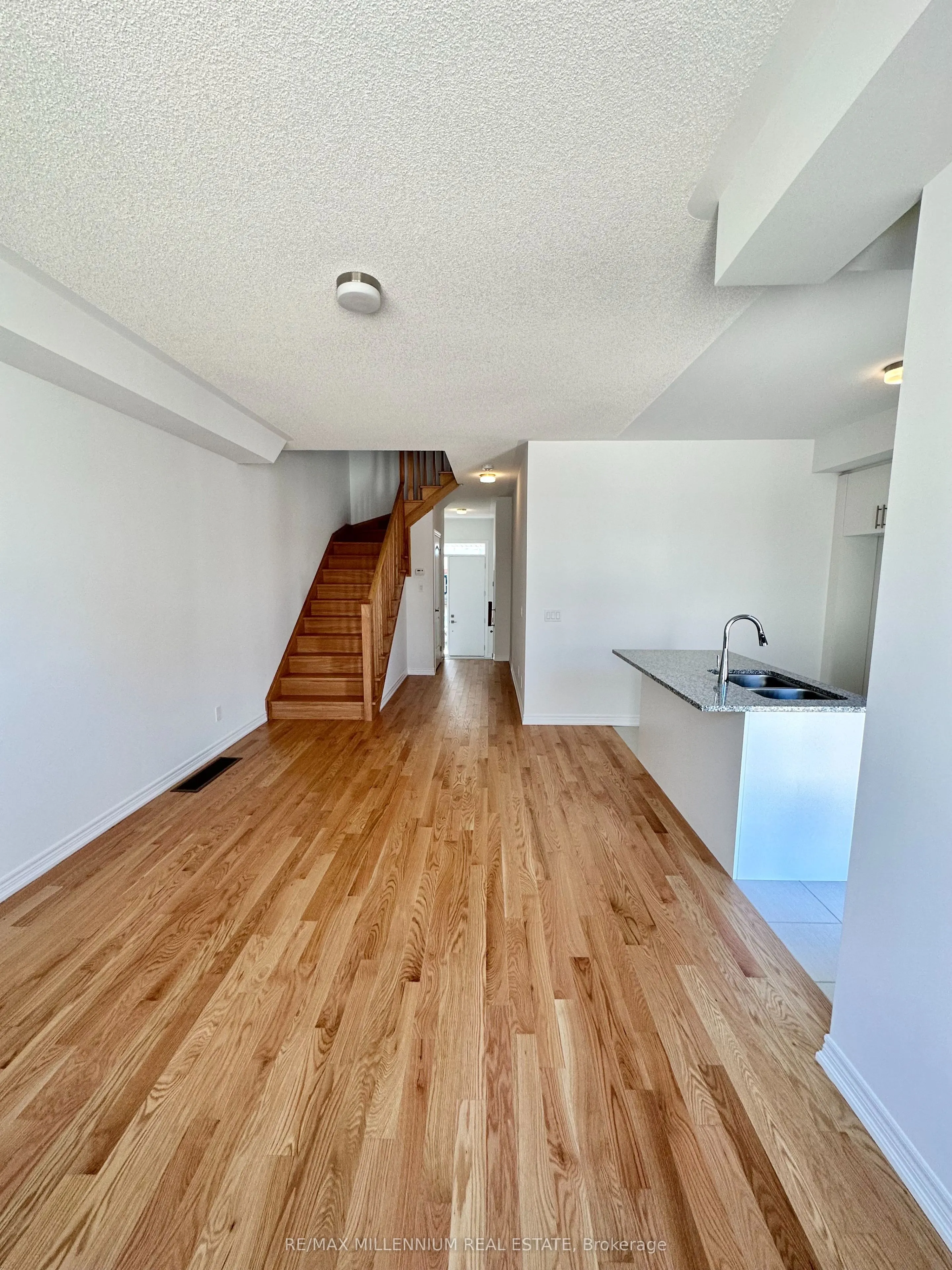 50 Sorbara Way W
