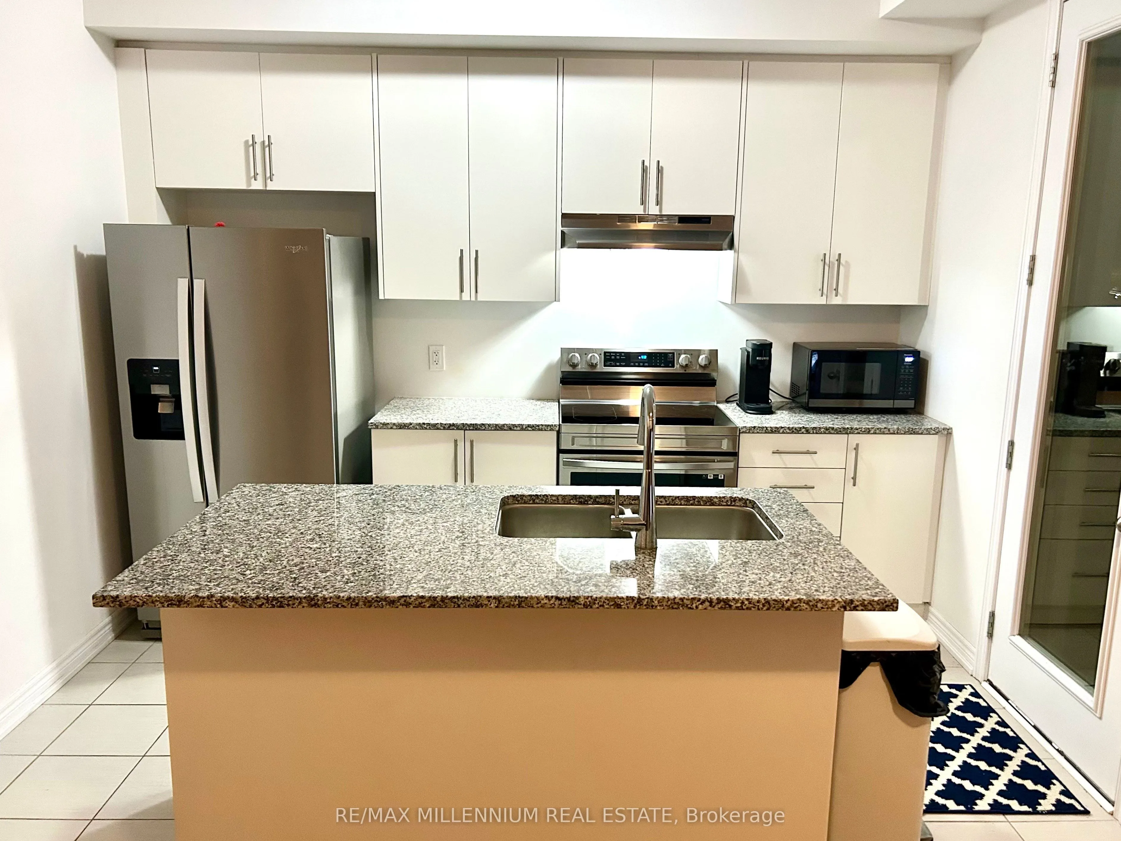 50 Sorbara Way W