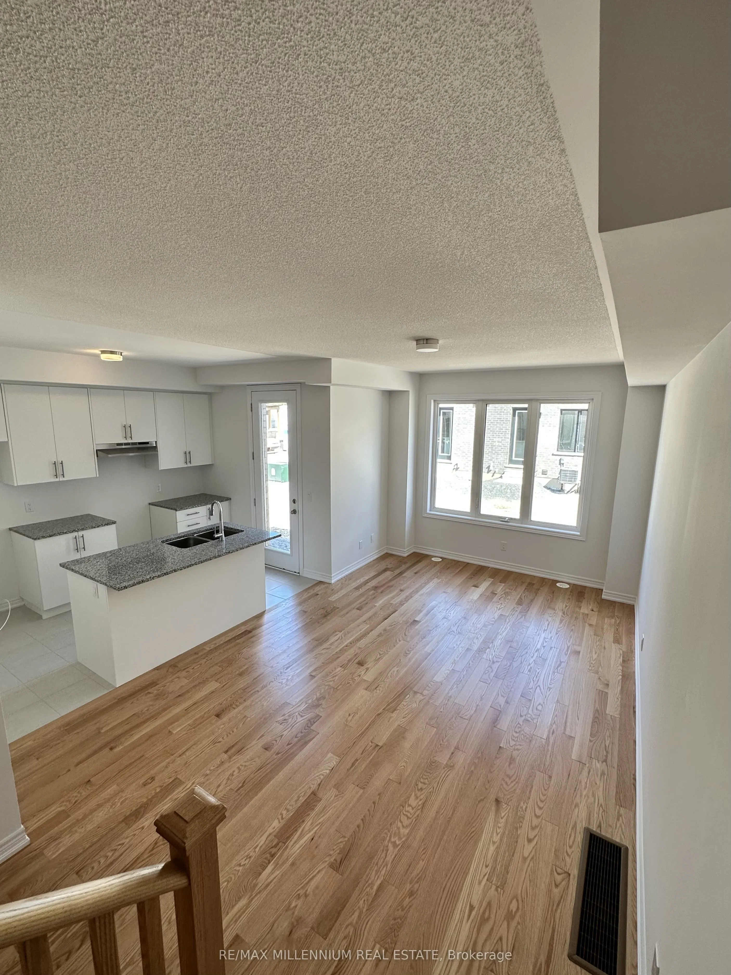50 Sorbara Way W