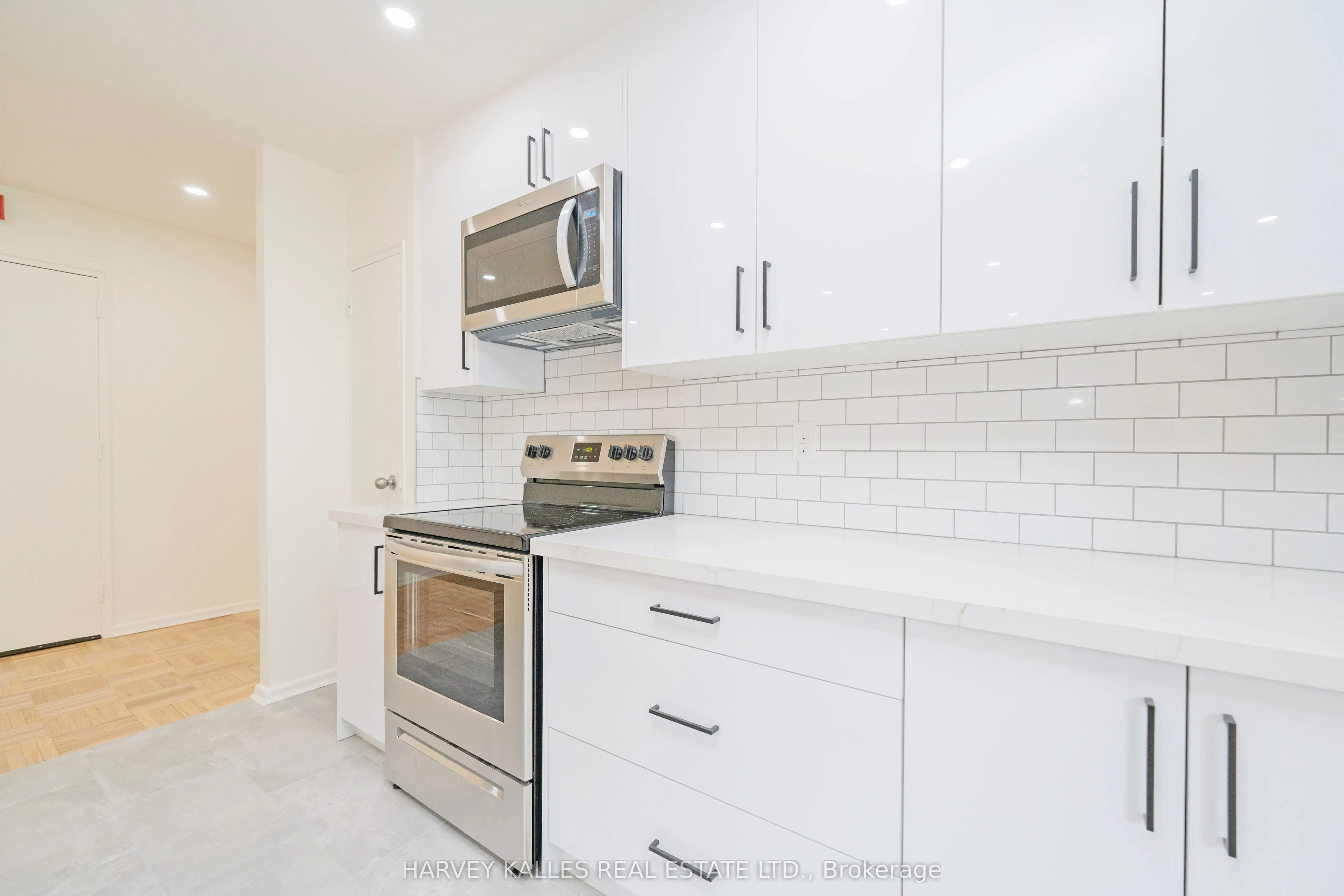 1751 Victoria Park Avenue, #405