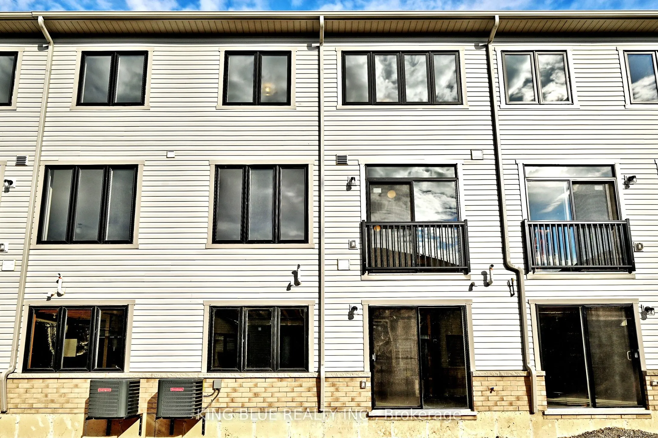 2027 Horace Duncan Crescent