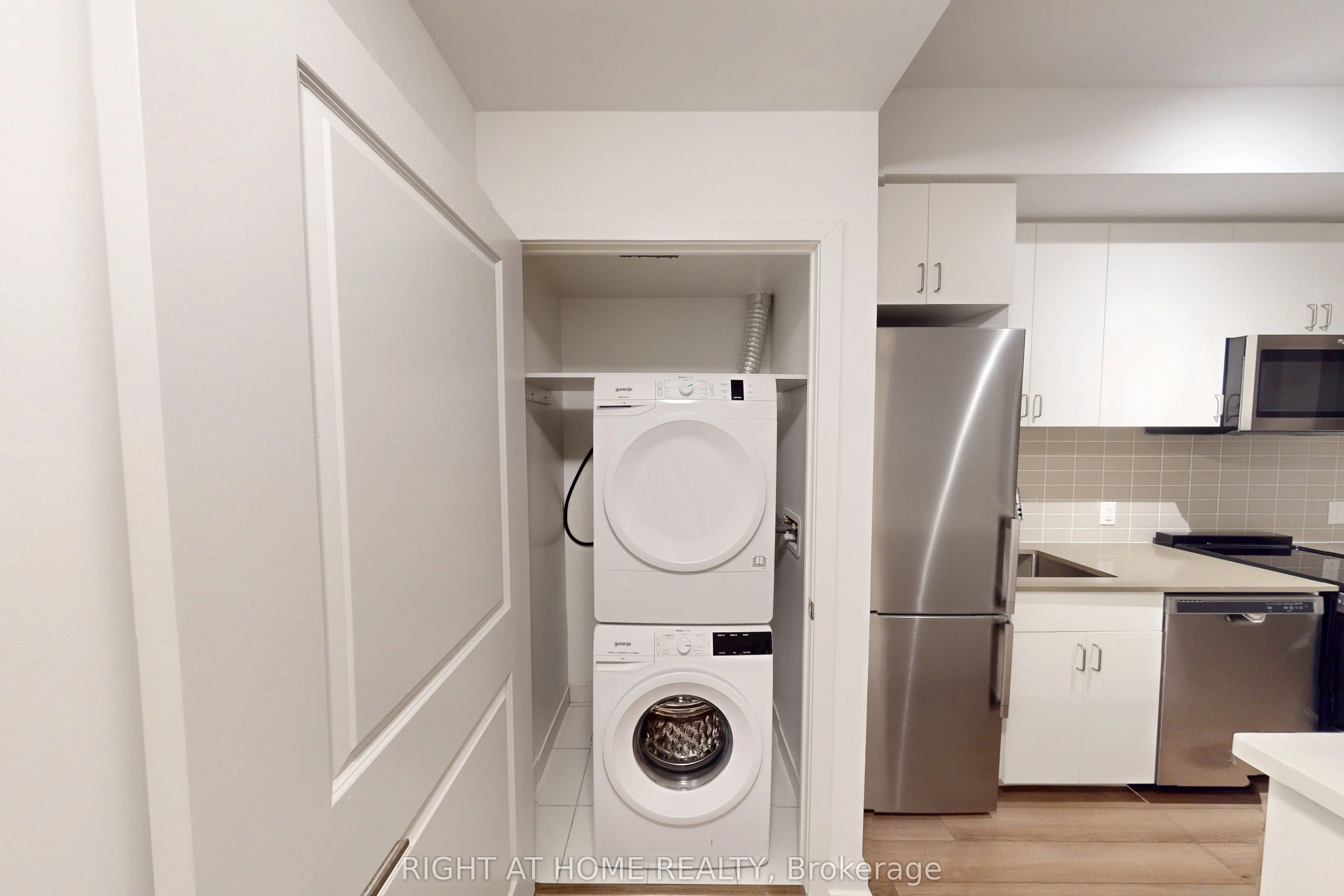 2799 Kingston Road, #501