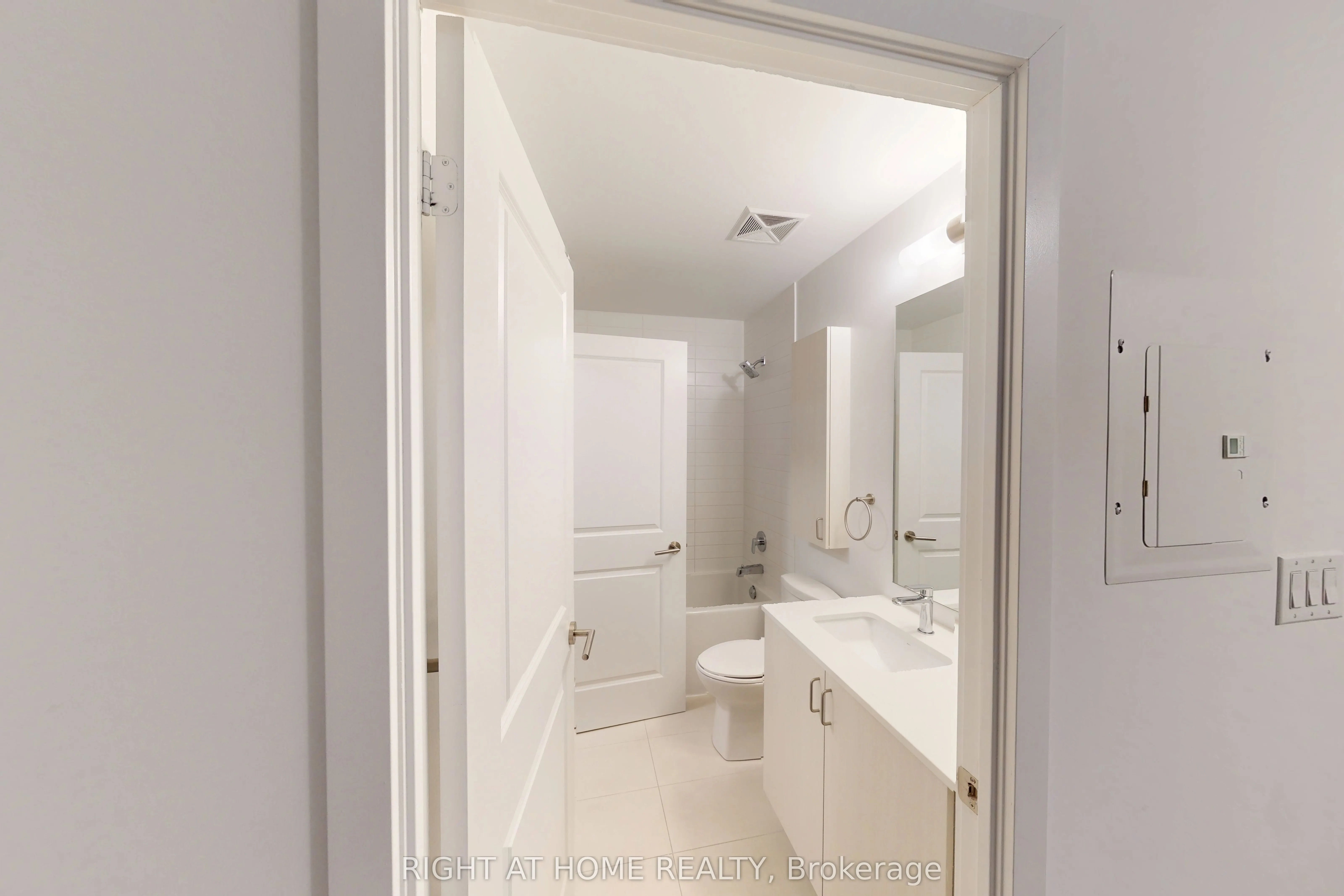 2799 Kingston Road, #501