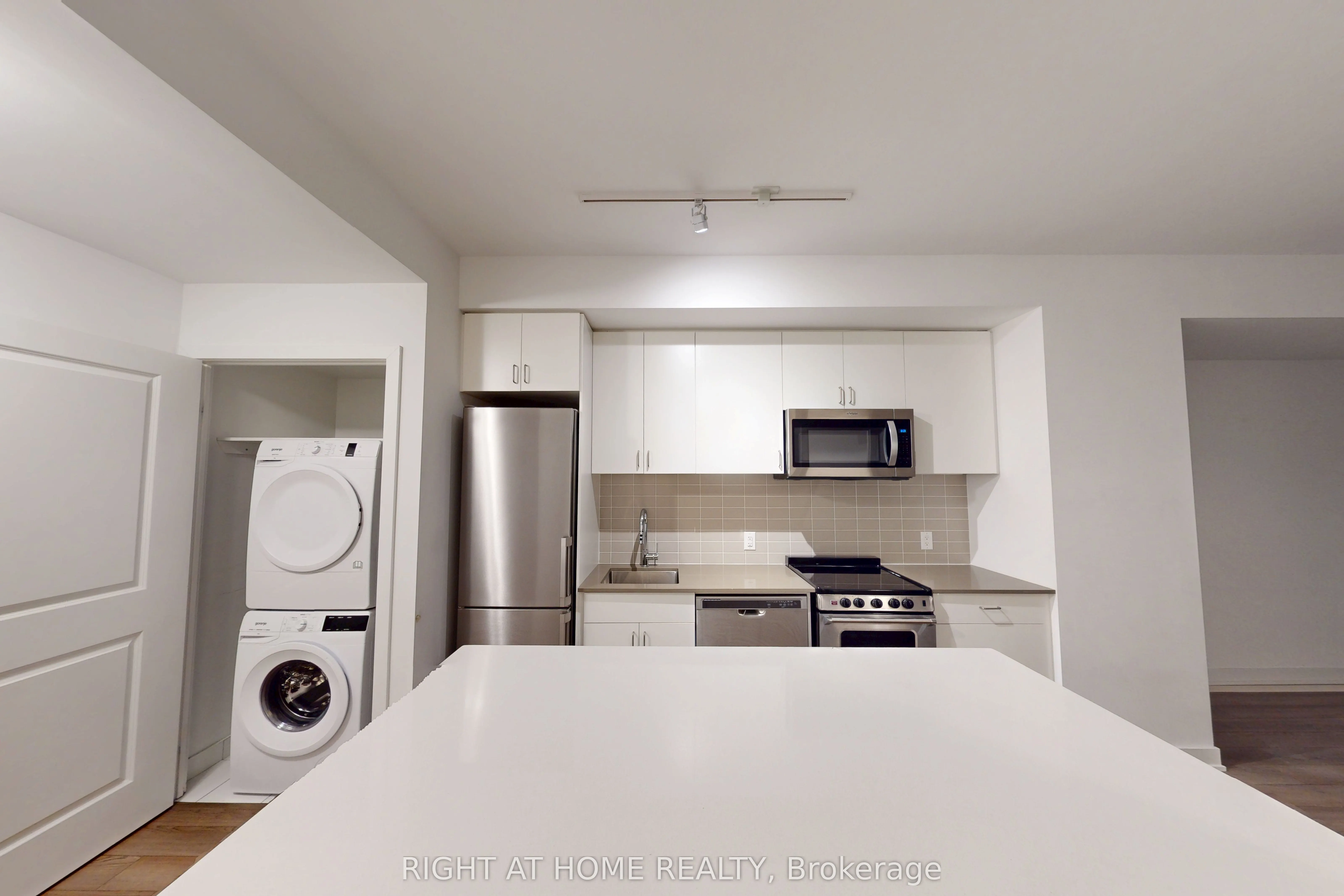 2799 Kingston Road, #501