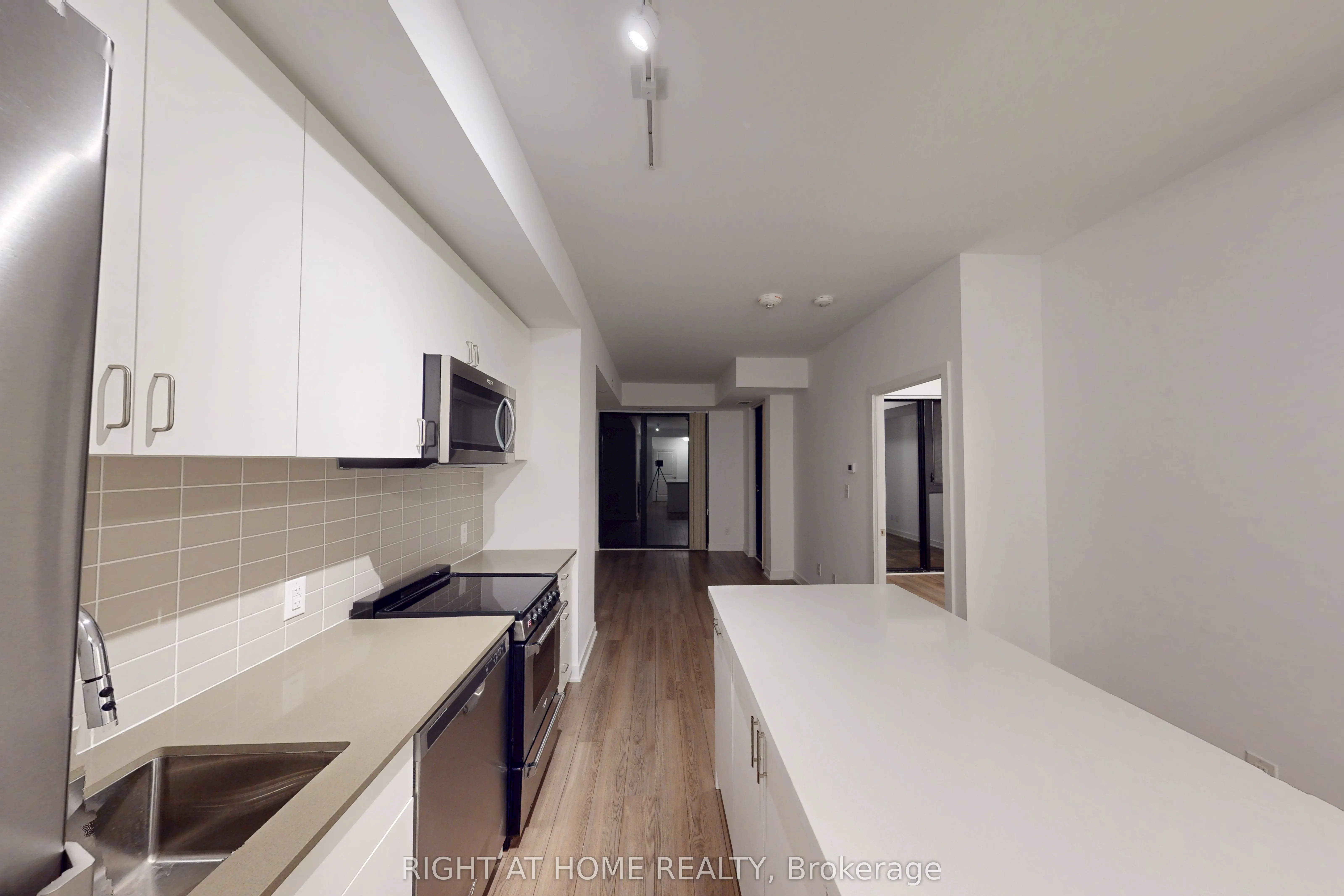 2799 Kingston Road, #501