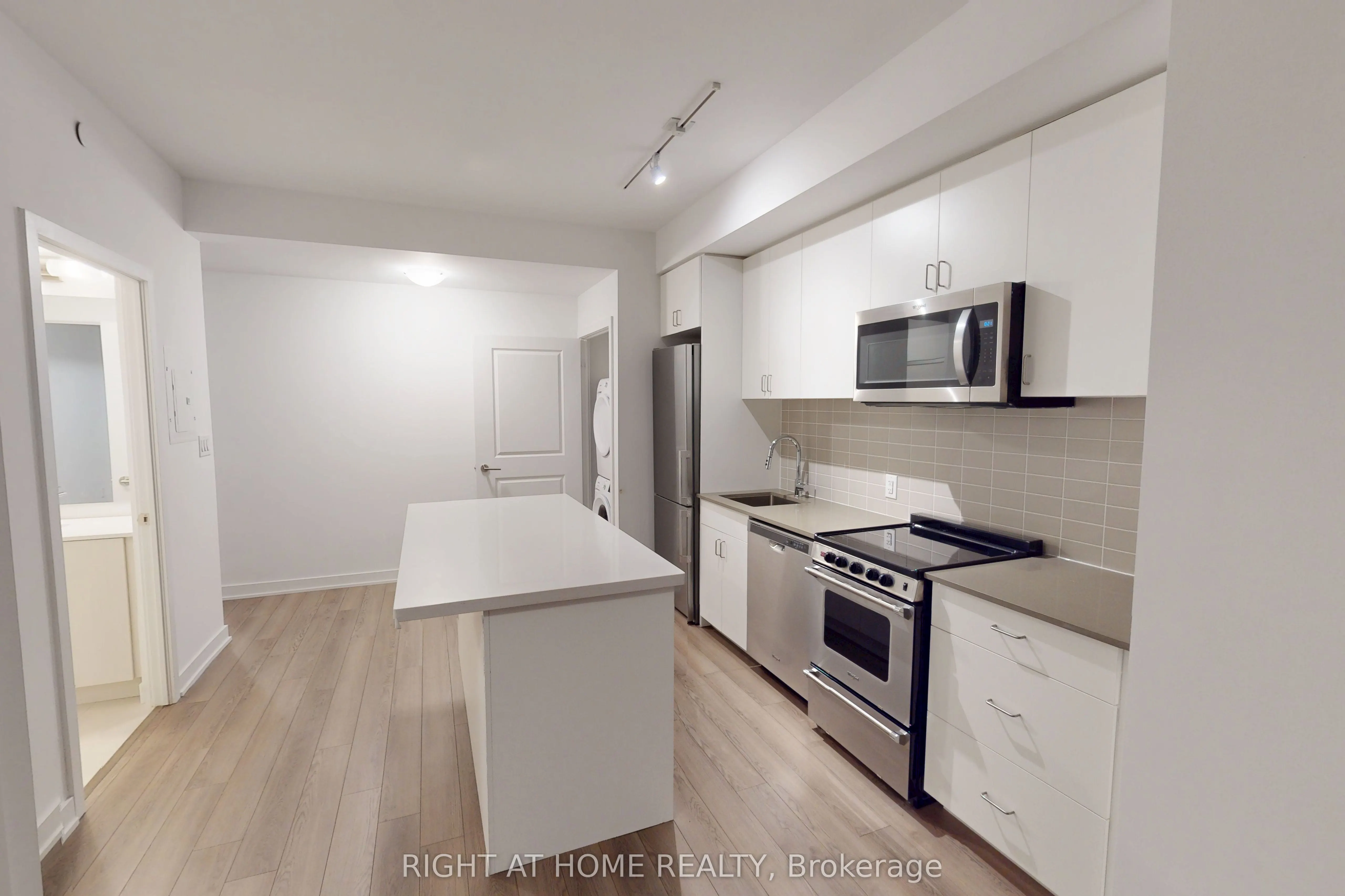 2799 Kingston Road, #501