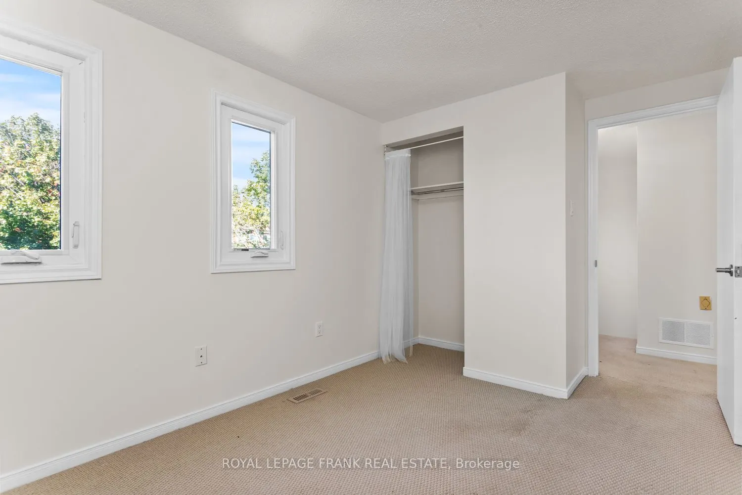 35 Fernbank Place