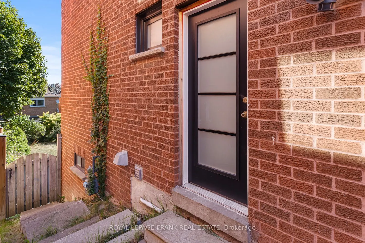 35 Fernbank Place