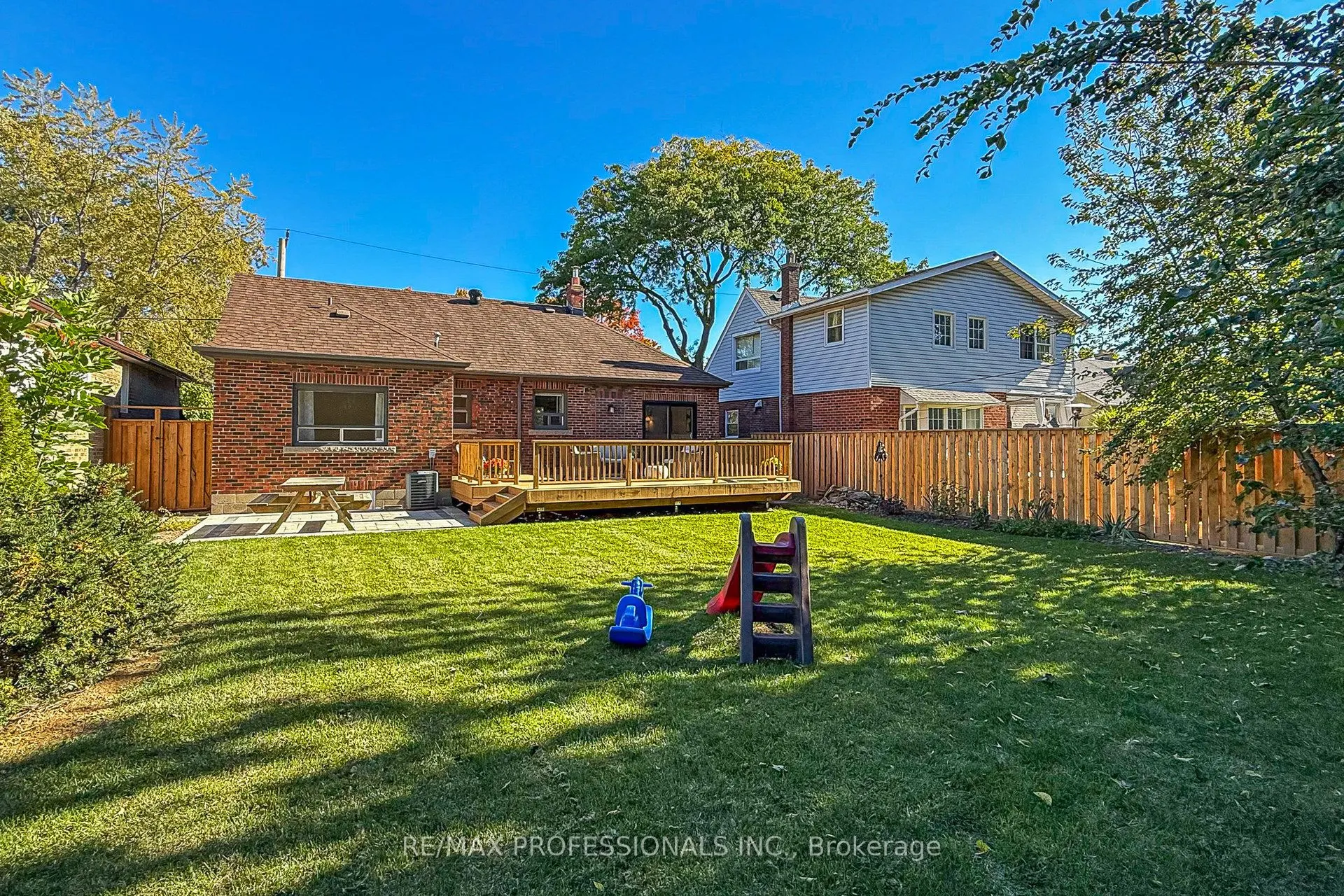 146 Pinegrove Avenue