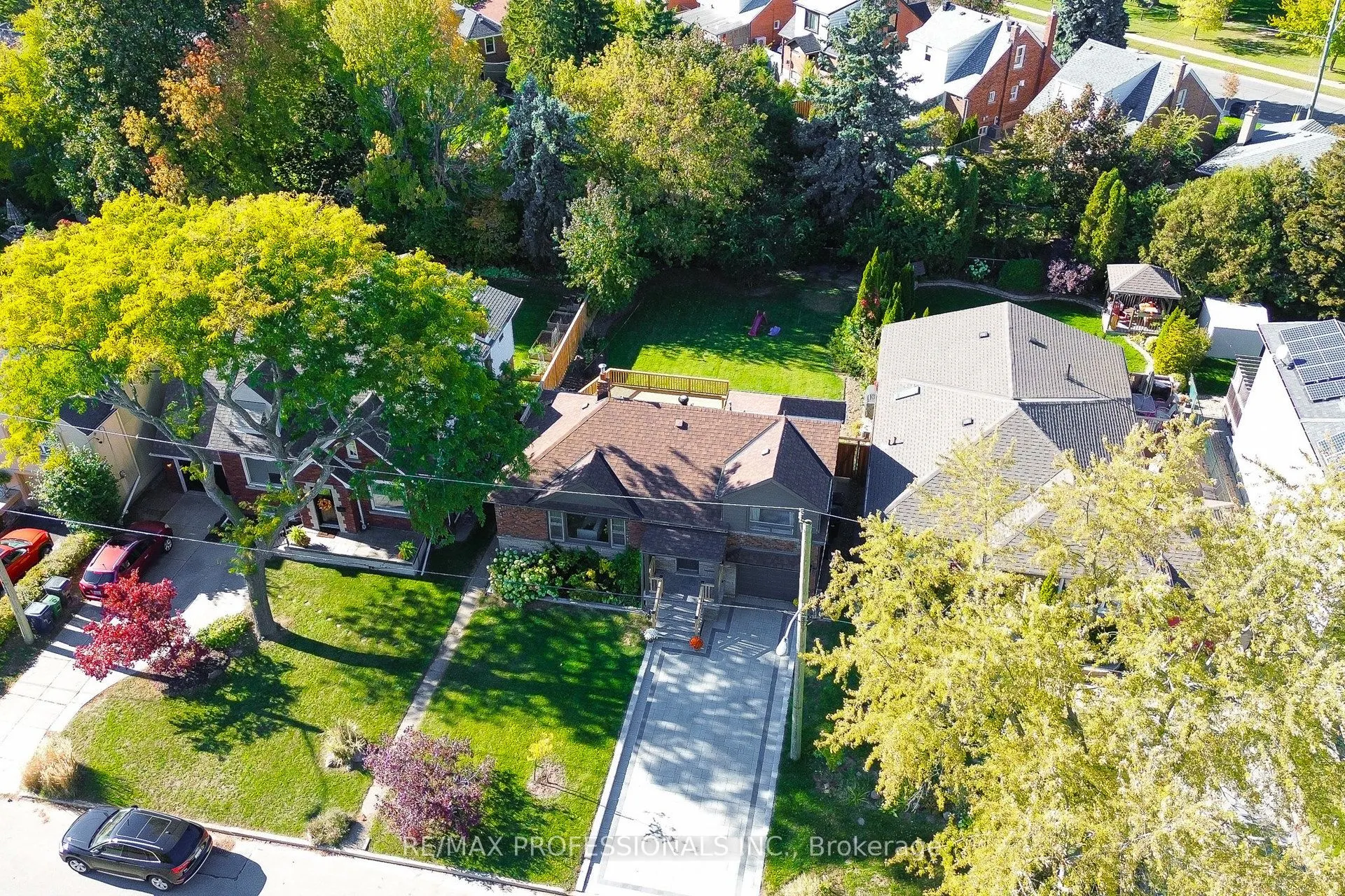 146 Pinegrove Avenue