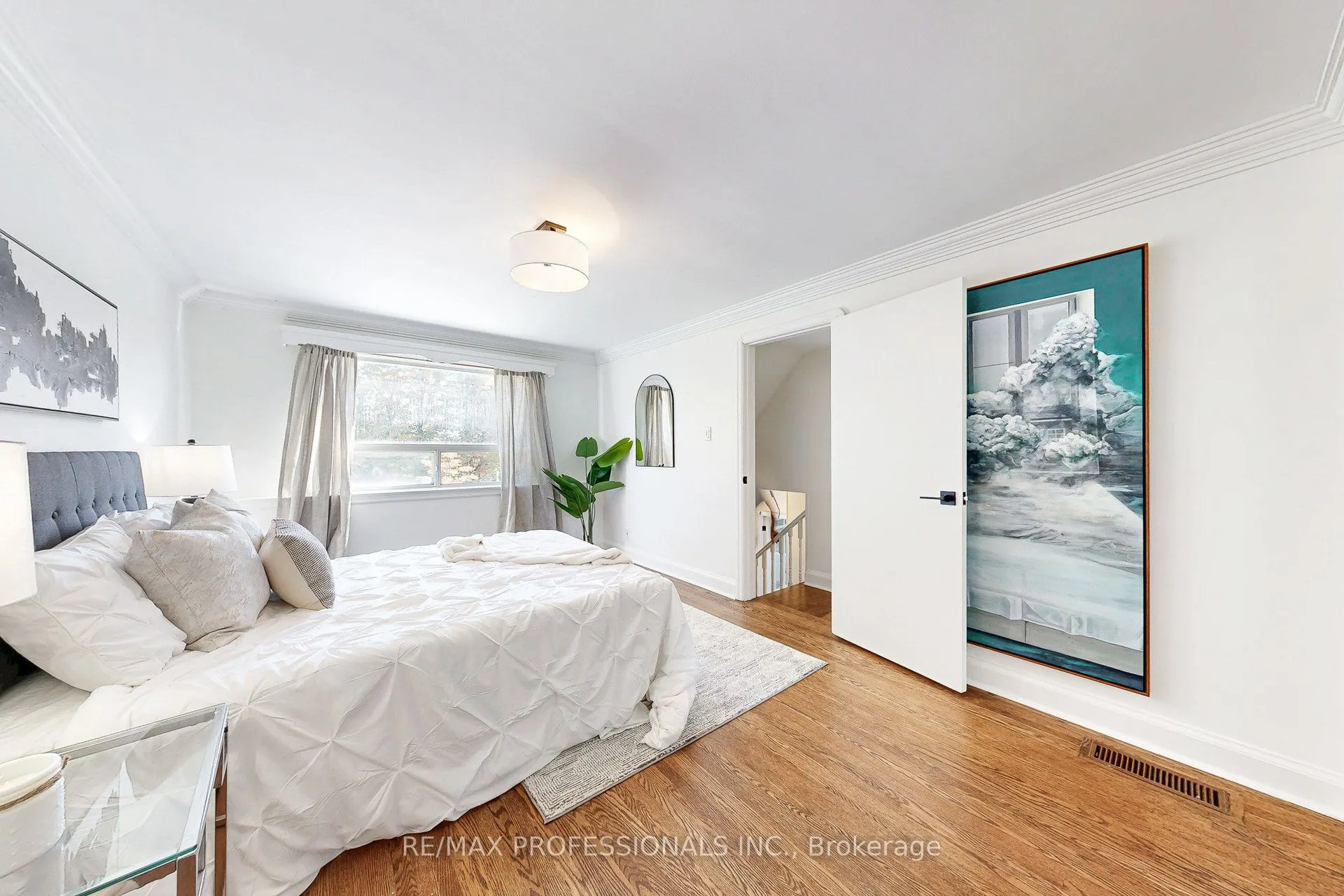 146 Pinegrove Avenue