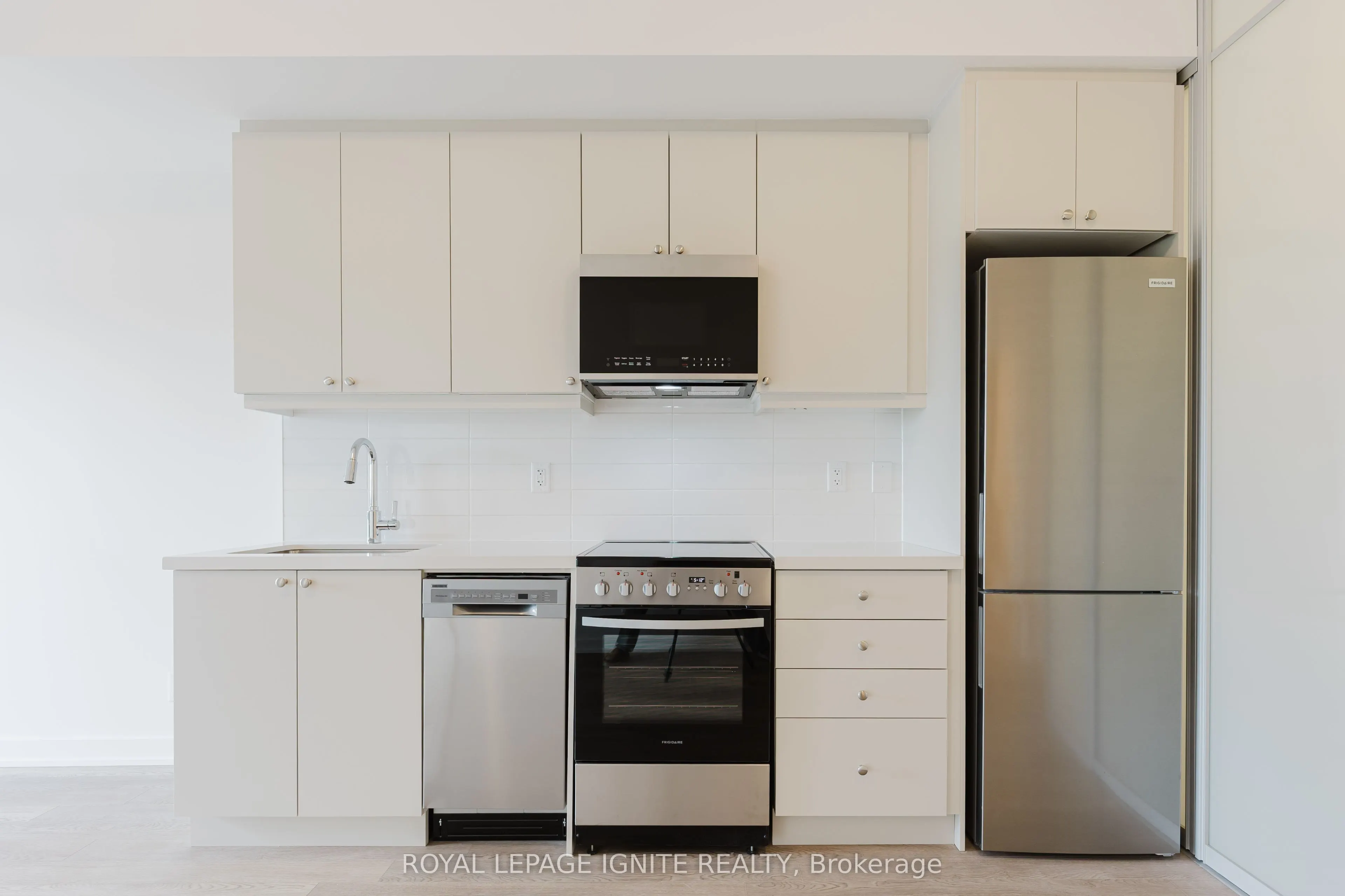 55 Clarington Boulevard, #907