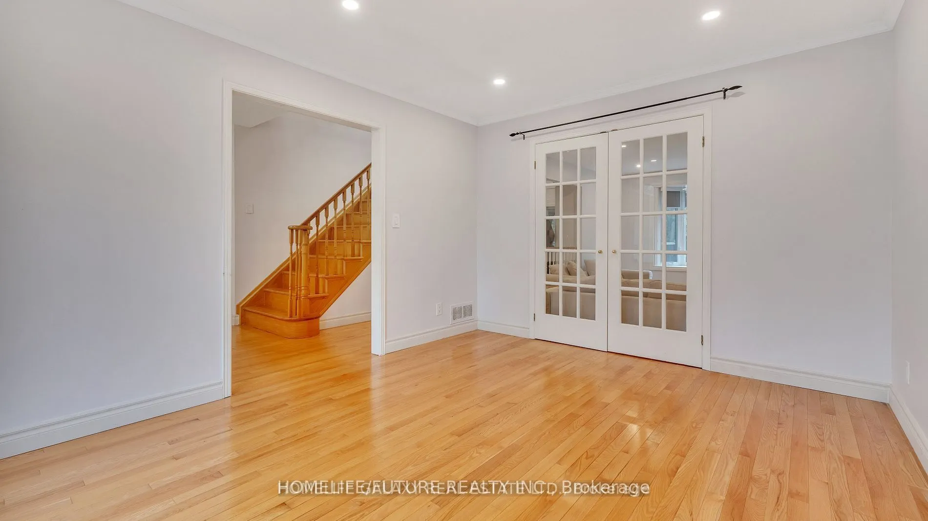 979 Copperfield Drive, #Main & 2nd Flr