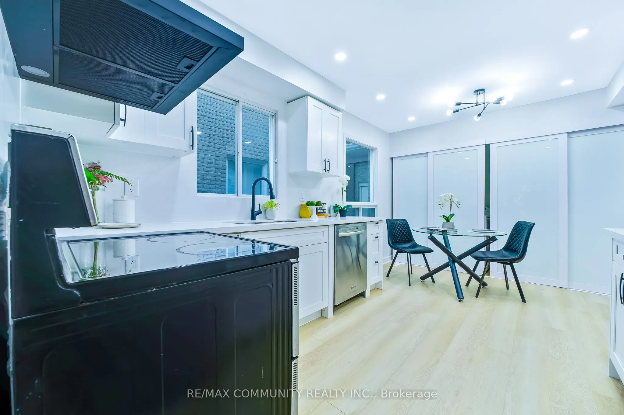 89 Hewitt Crescent