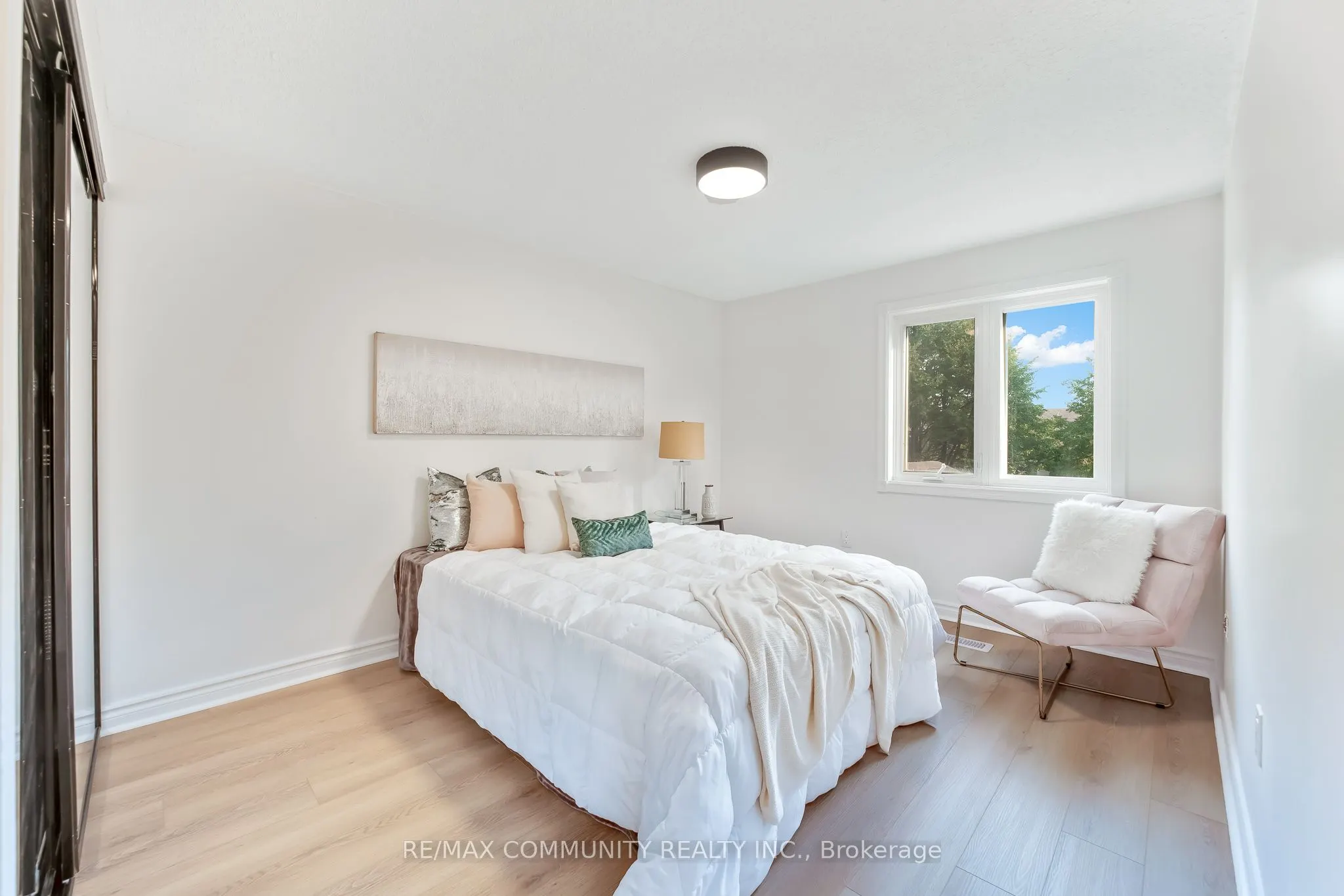 89 Hewitt Crescent