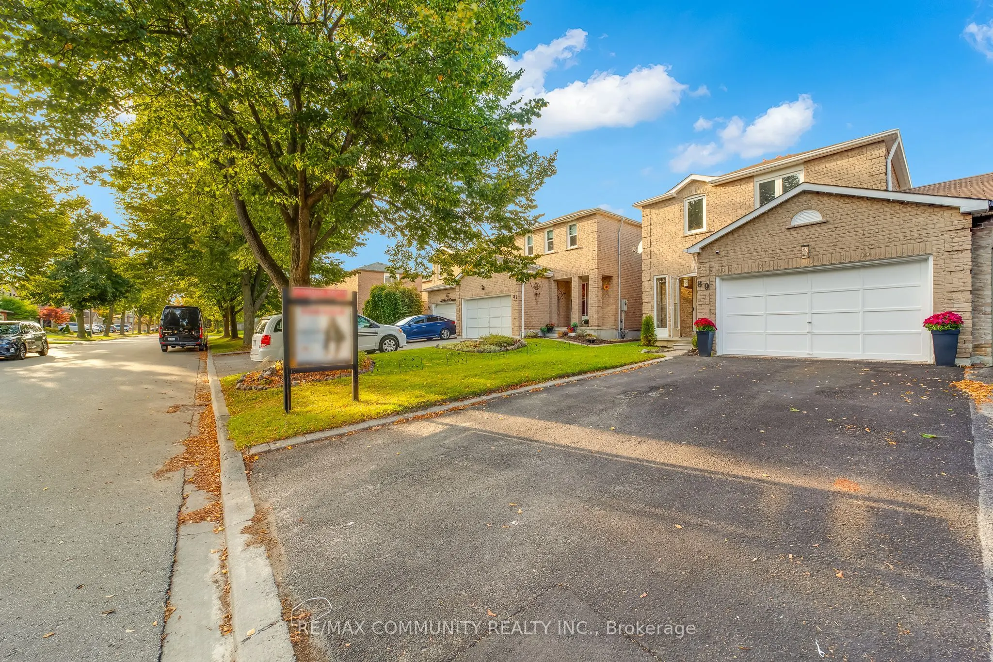 89 Hewitt Crescent