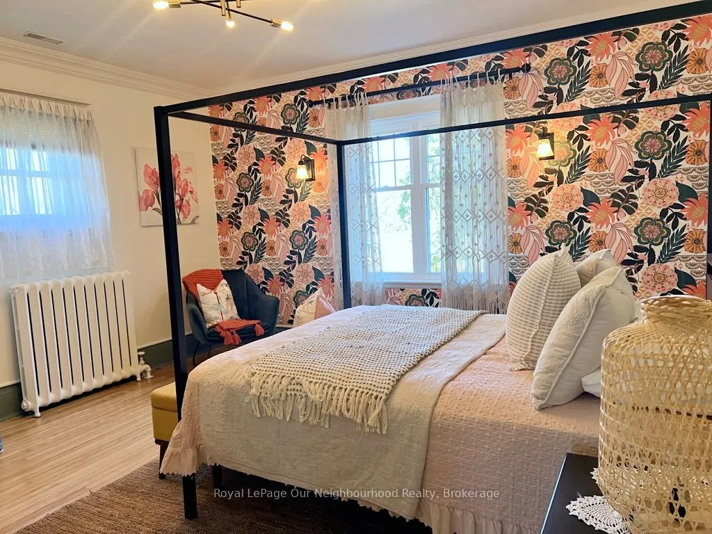 305 Trent Street W