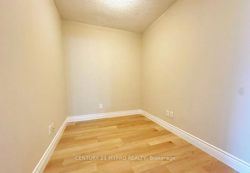 151 Village Green Square, #2506