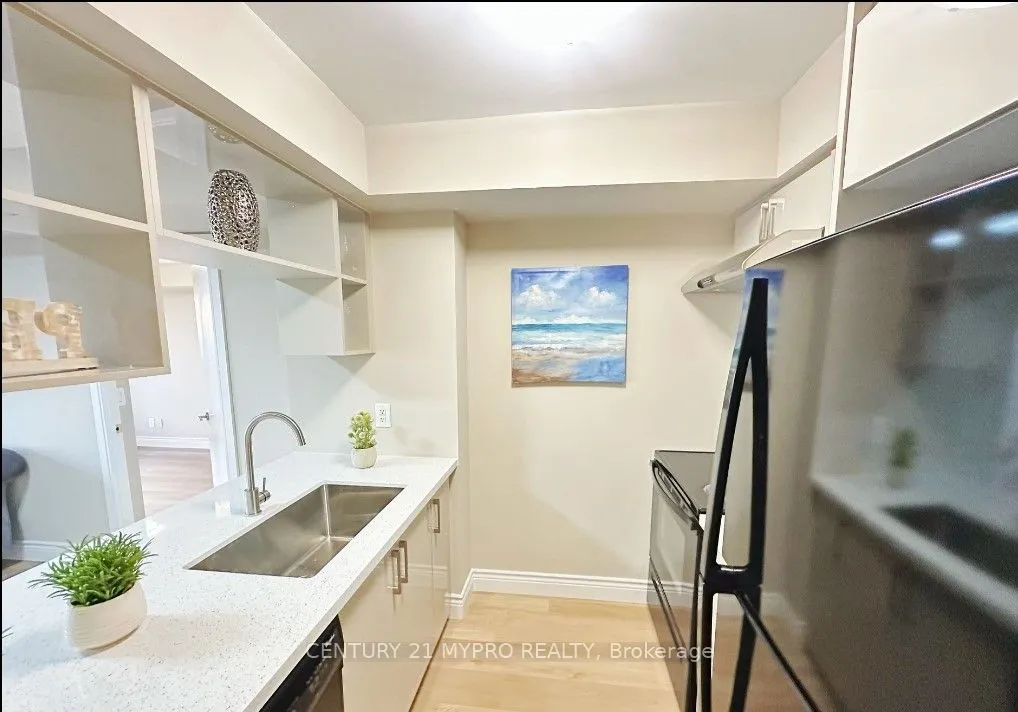 151 Village Green Square, #2506